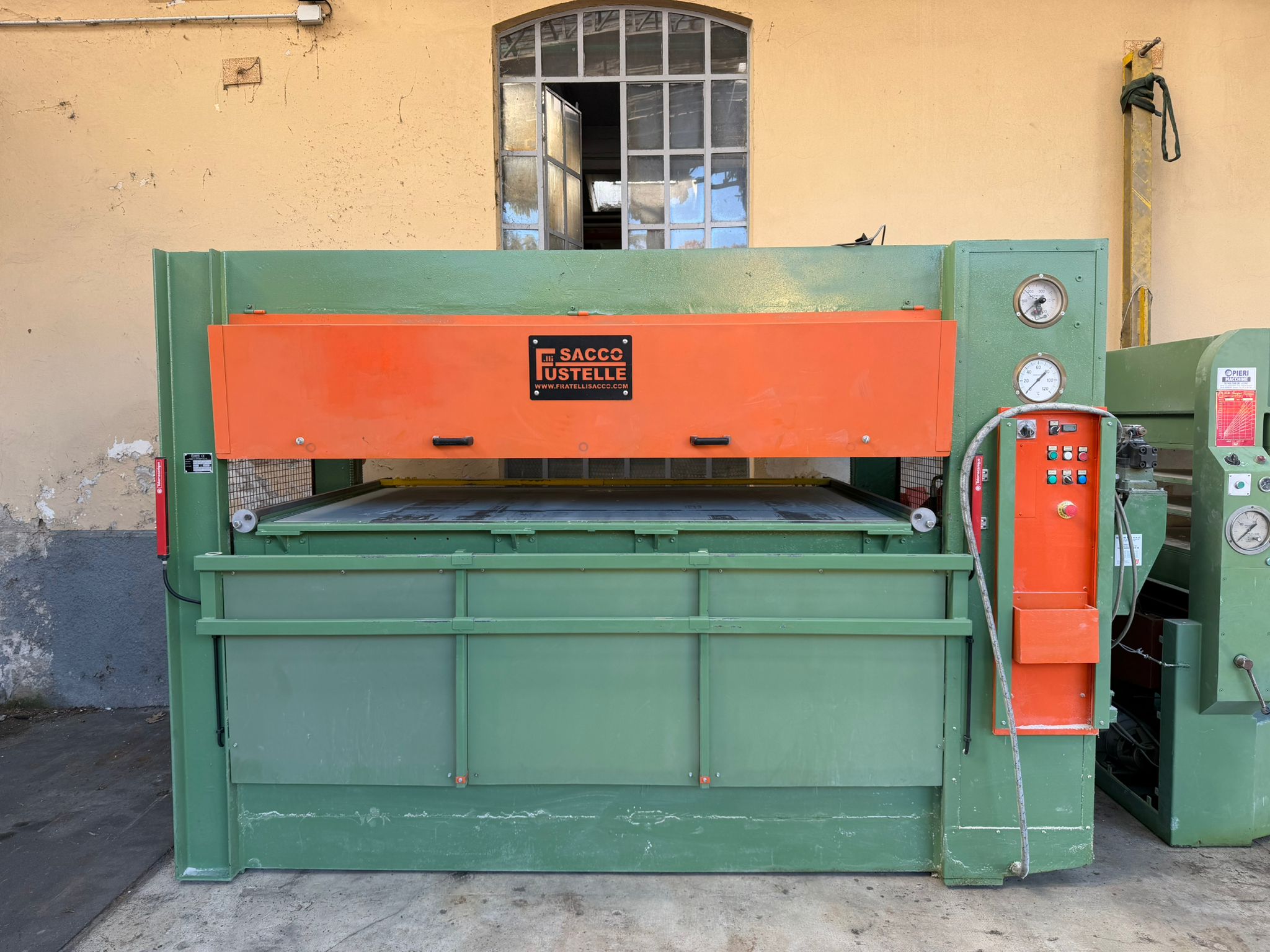 Fustellatrice a piano interno in vendita - foto 1