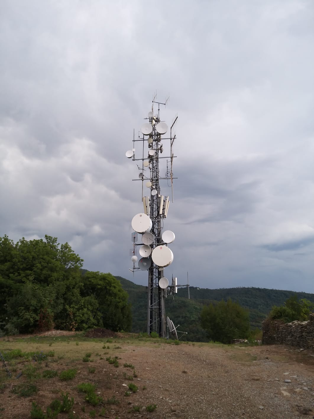 Terreno con entrostante struttura per telecomunicazioni in vendita - foto 1