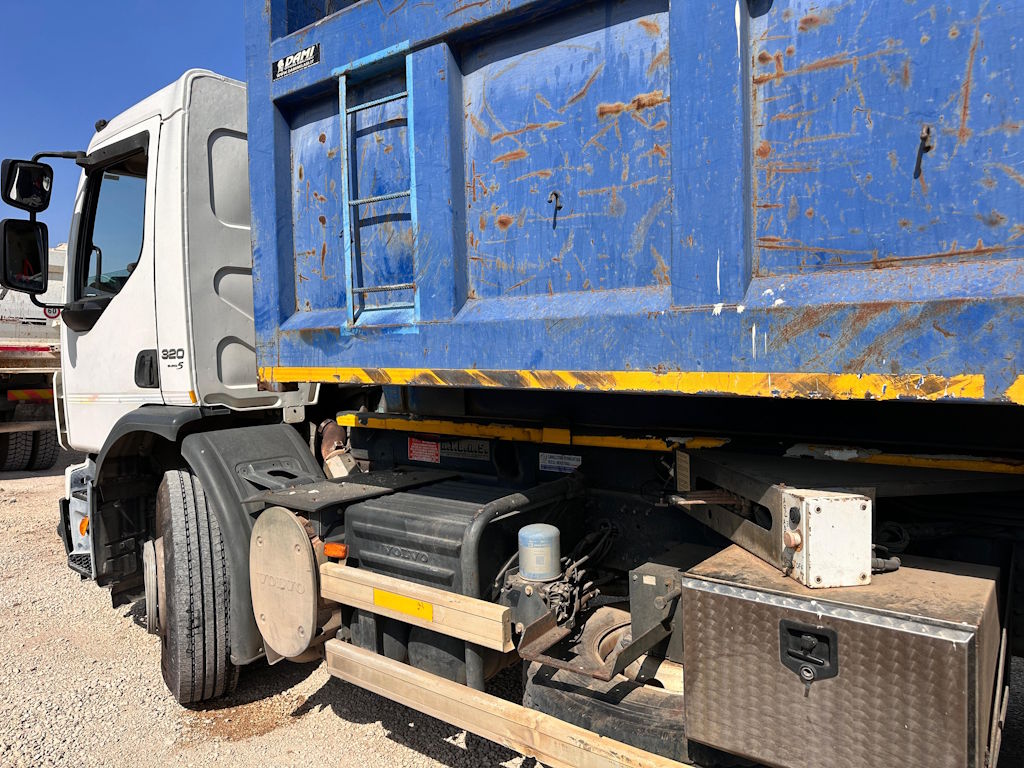 Volvo FE320 con impianto scarrabile in vendita - foto 6
