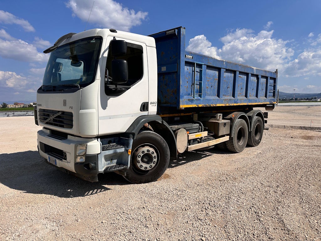 Volvo FE320 con impianto scarrabile in vendita - foto 1