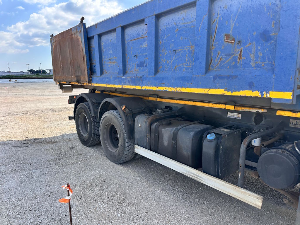 Volvo FE320 con impianto scarrabile in vendita - foto 3