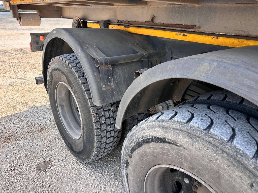 Volvo FE320 con impianto scarrabile in vendita - foto 2