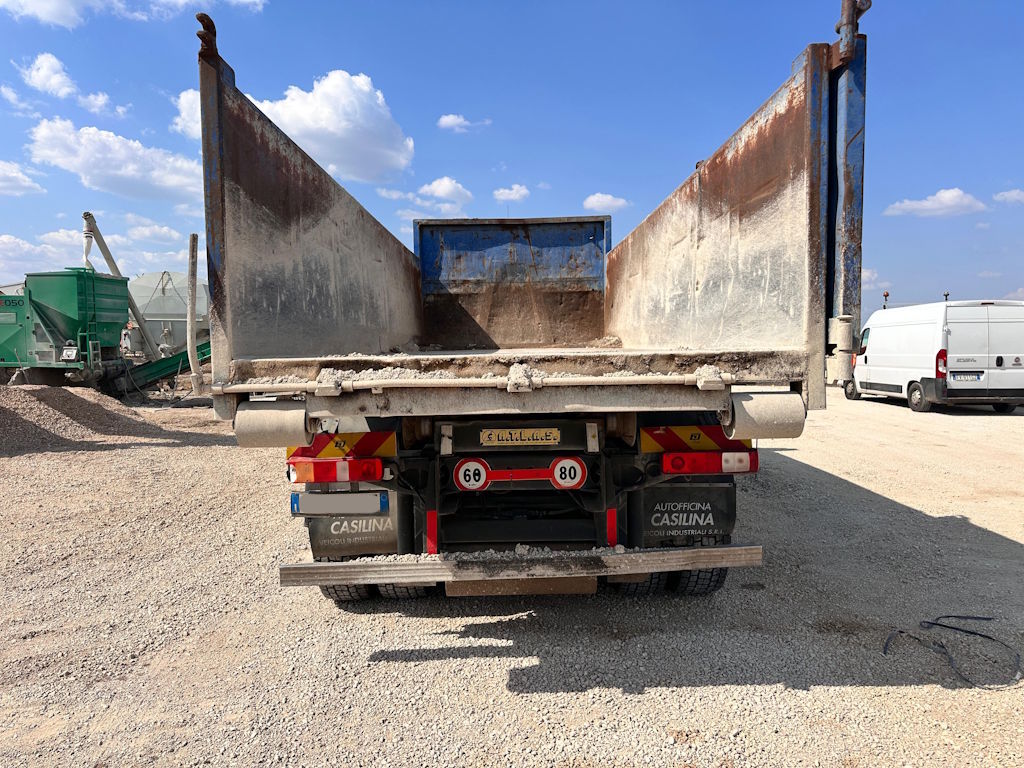 Volvo FE320 con impianto scarrabile in vendita - foto 9