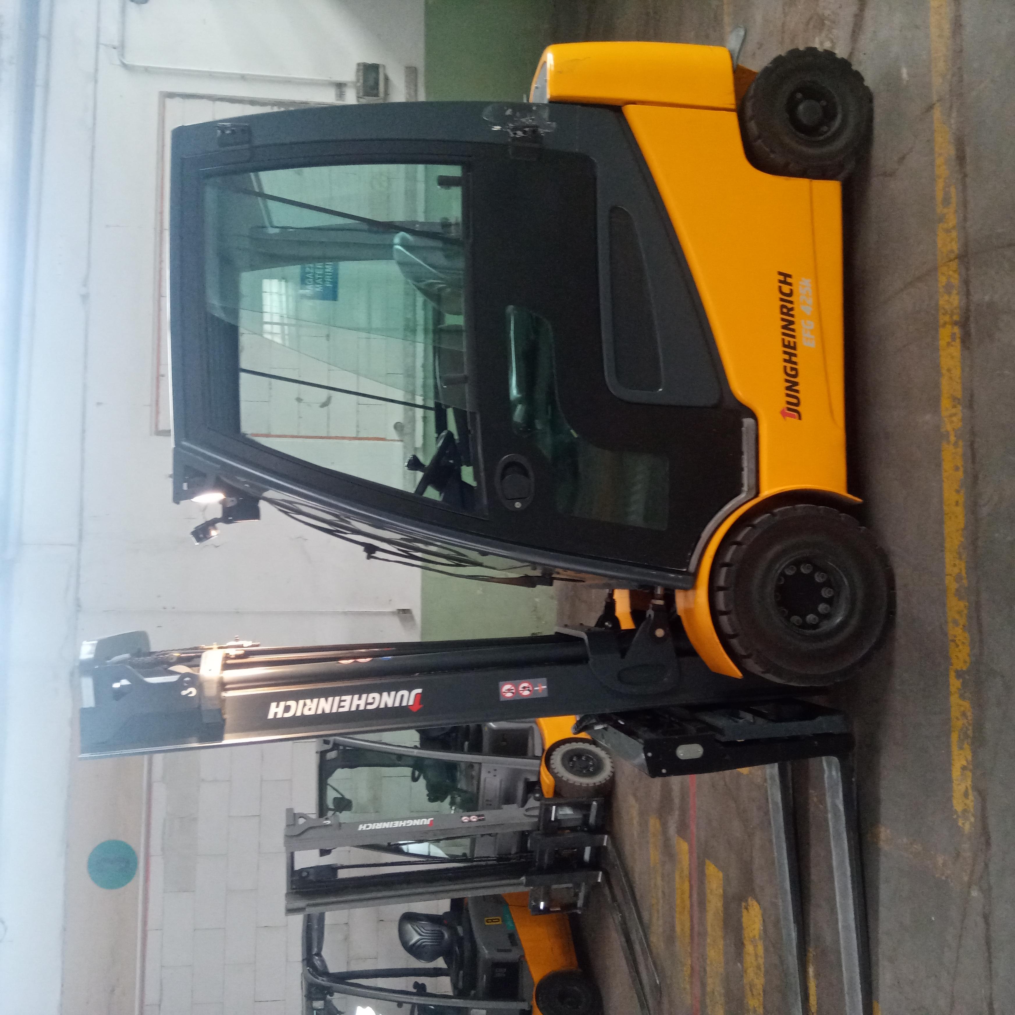 Carrelli elevatori in vendita