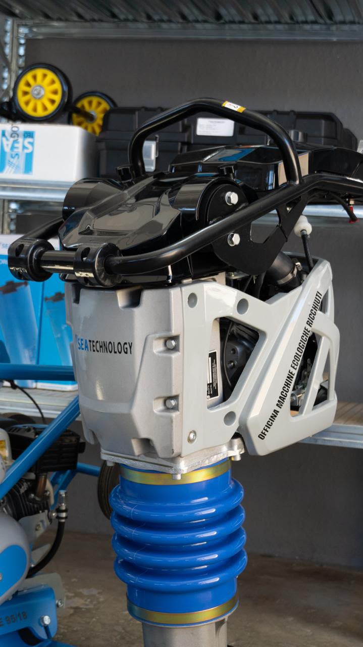 Costipatore verticale SeaRammer 80 Honda GXR120 in vendita - foto 2