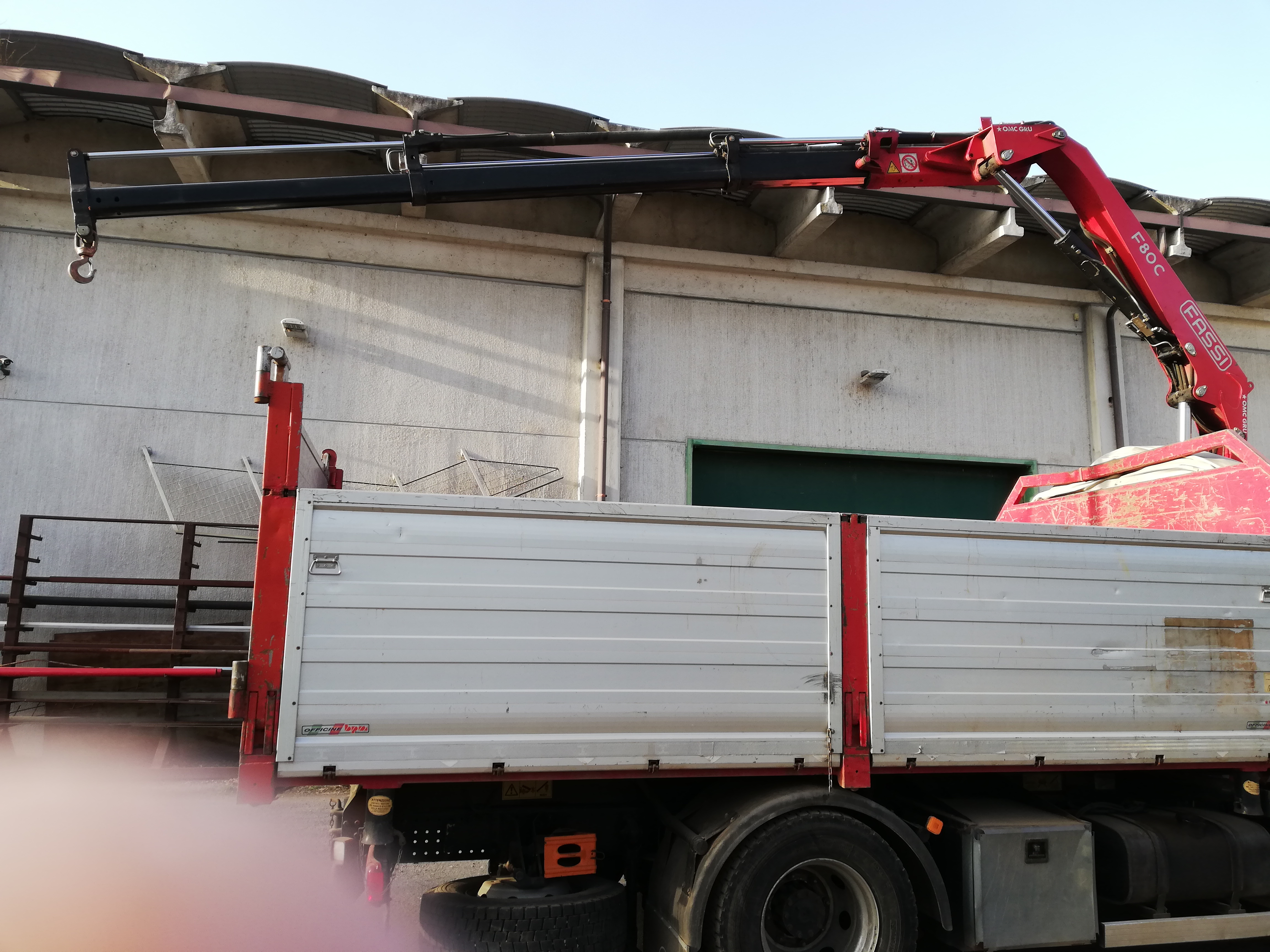 Autocarro MAN TGM 15.290 ribaltabile con gru in vendita - foto 2