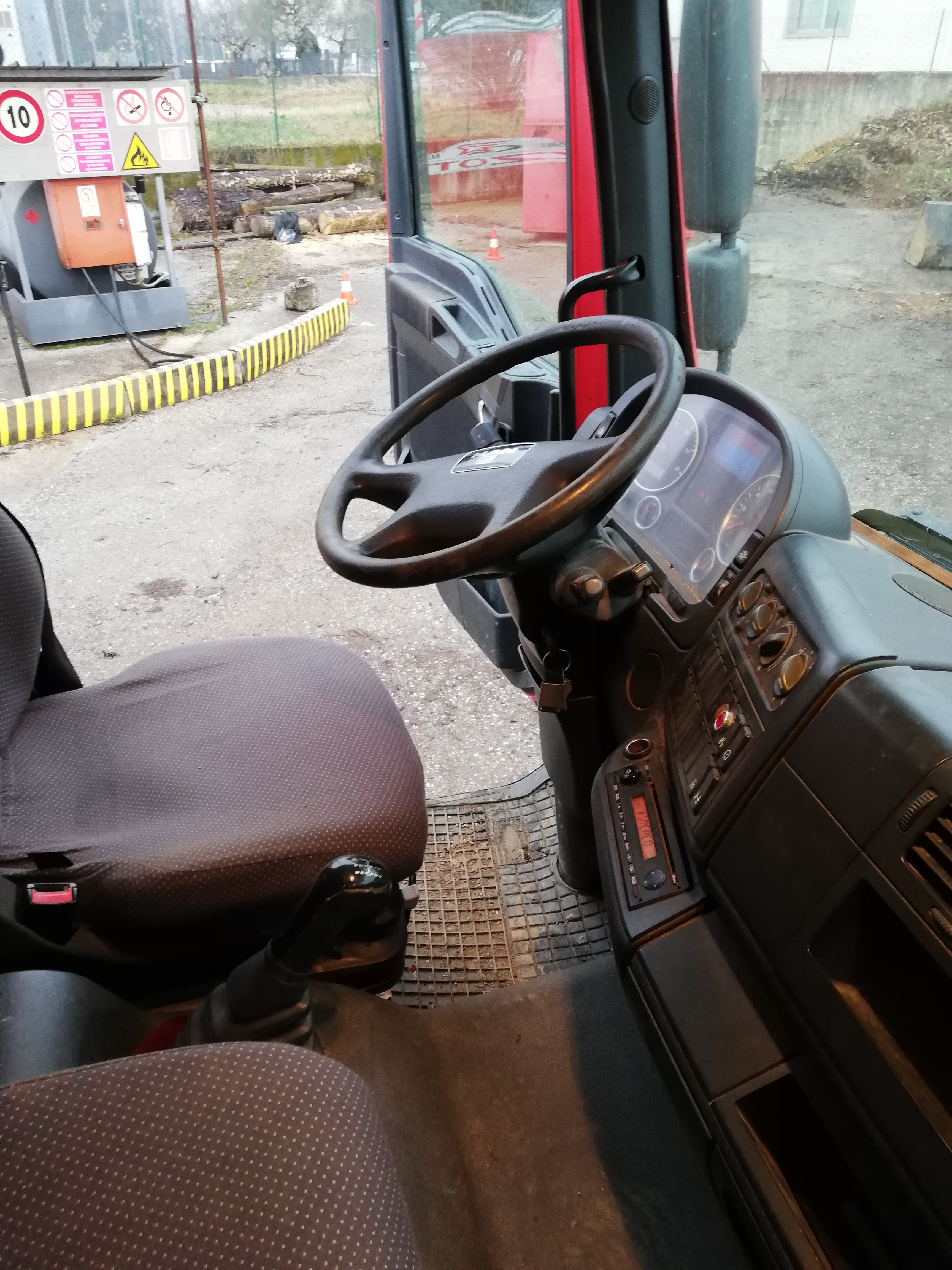 Autocarro MAN TGM 15.290 ribaltabile con gru in vendita - foto 3