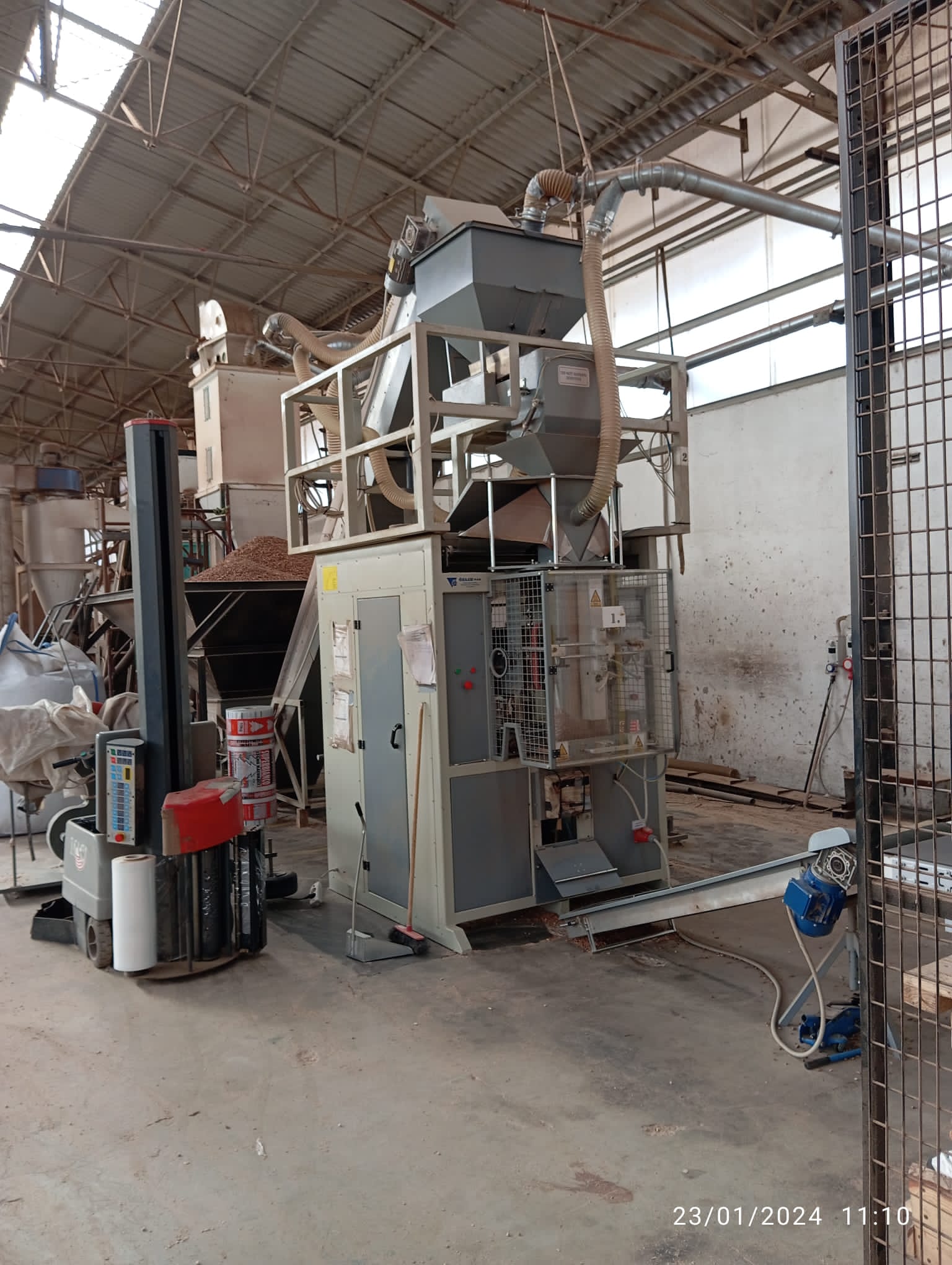 Impianto pellet+robot palletizzatore+insach. autom. in vendita - foto 3