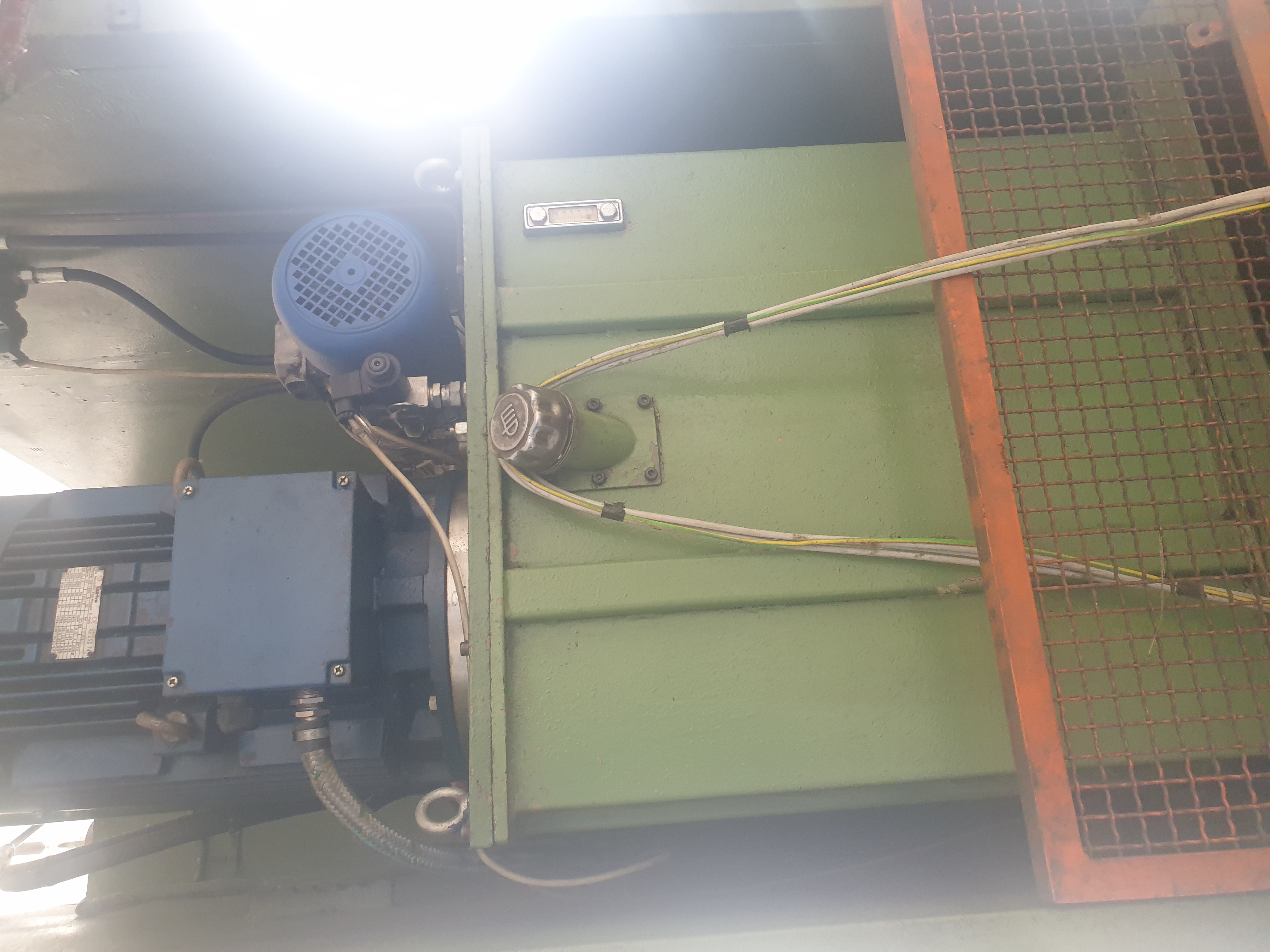 Pressa idraulica 120 T con protezioni sicurezza in vendita - foto 4