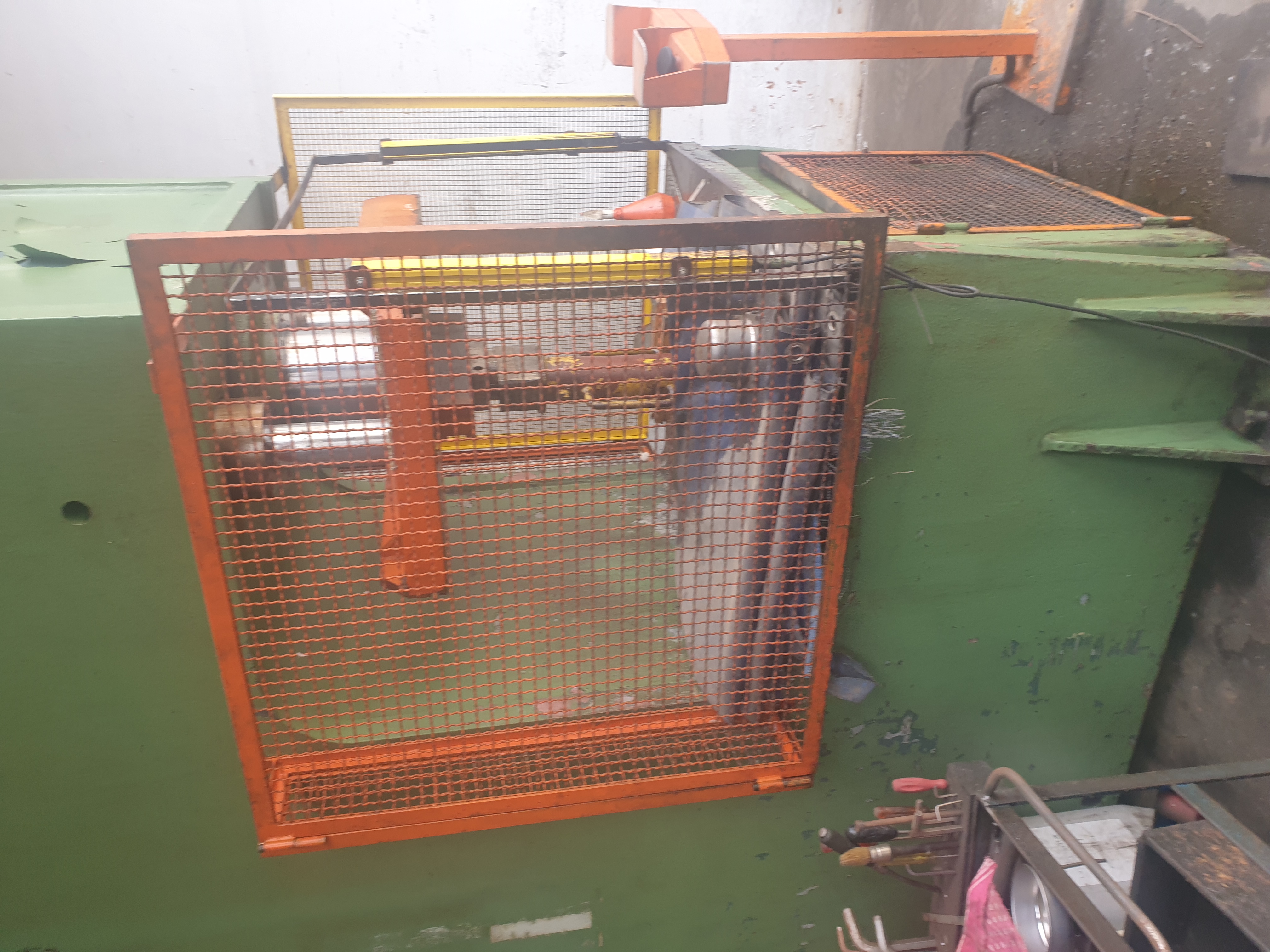 Pressa idraulica 120 T con protezioni sicurezza in vendita - foto 6