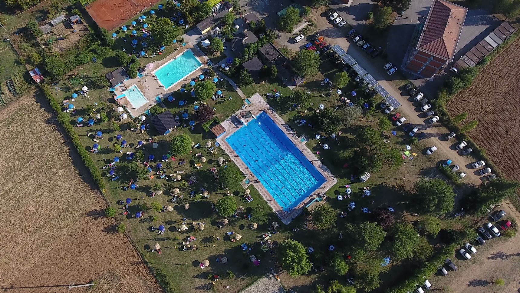 CENTRO SPORTIVO CON PISCINE in vendita - foto 4