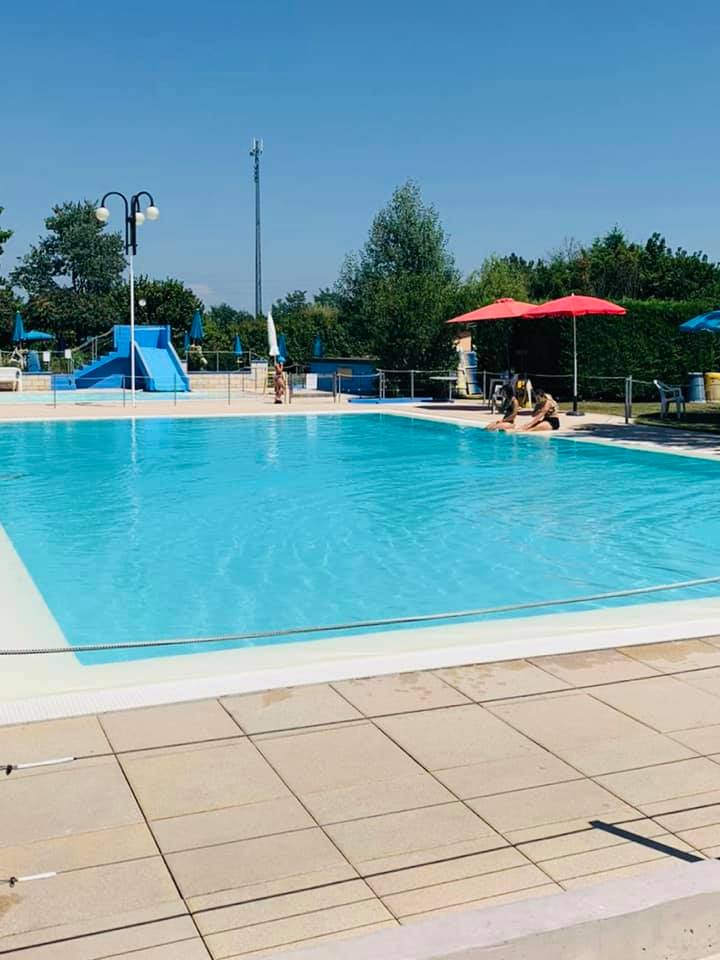 CENTRO SPORTIVO CON PISCINE in vendita - foto 2