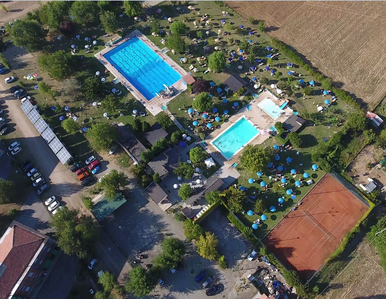 CENTRO SPORTIVO CON PISCINE in vendita - foto 1