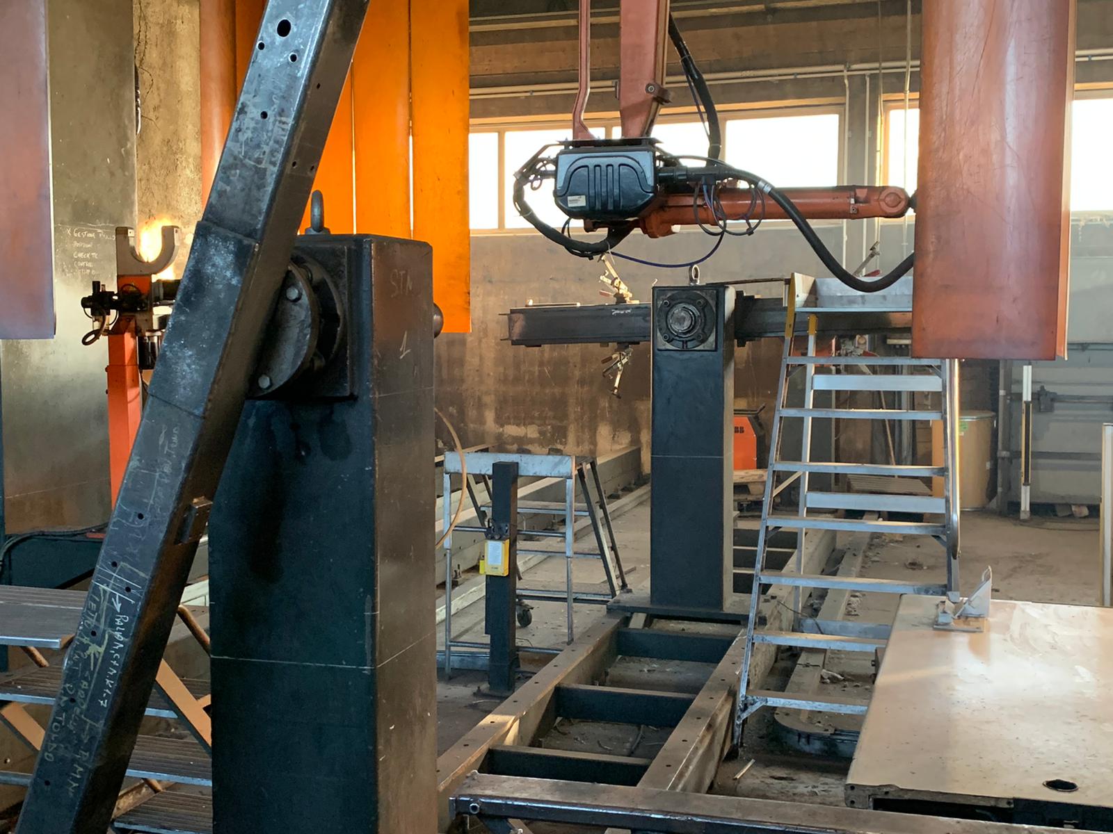 Robot di saldatura ABB su binari in vendita - foto 1