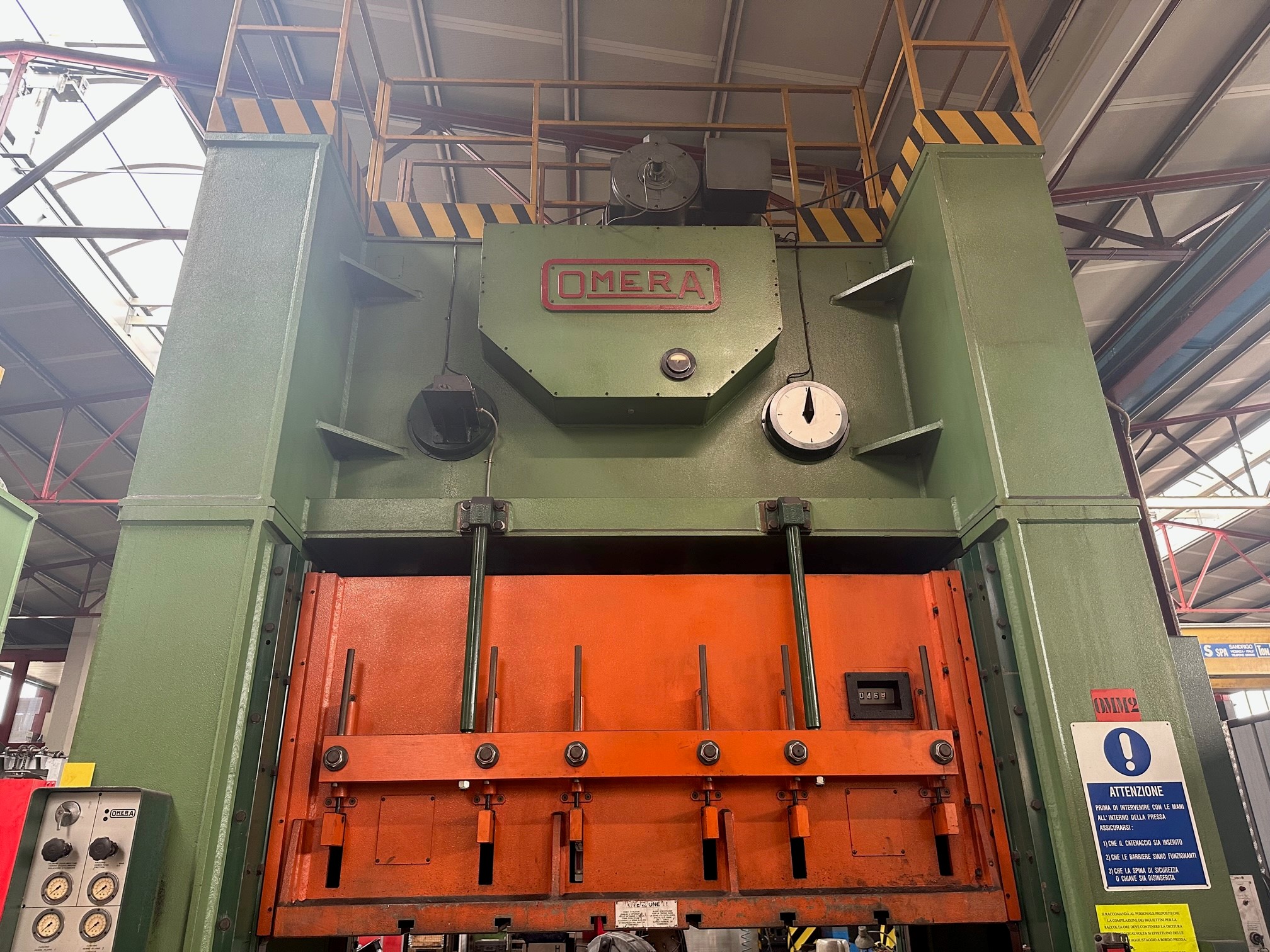 Pressa meccanica a doppio montante OMERA 350 Ton in vendita - foto 3
