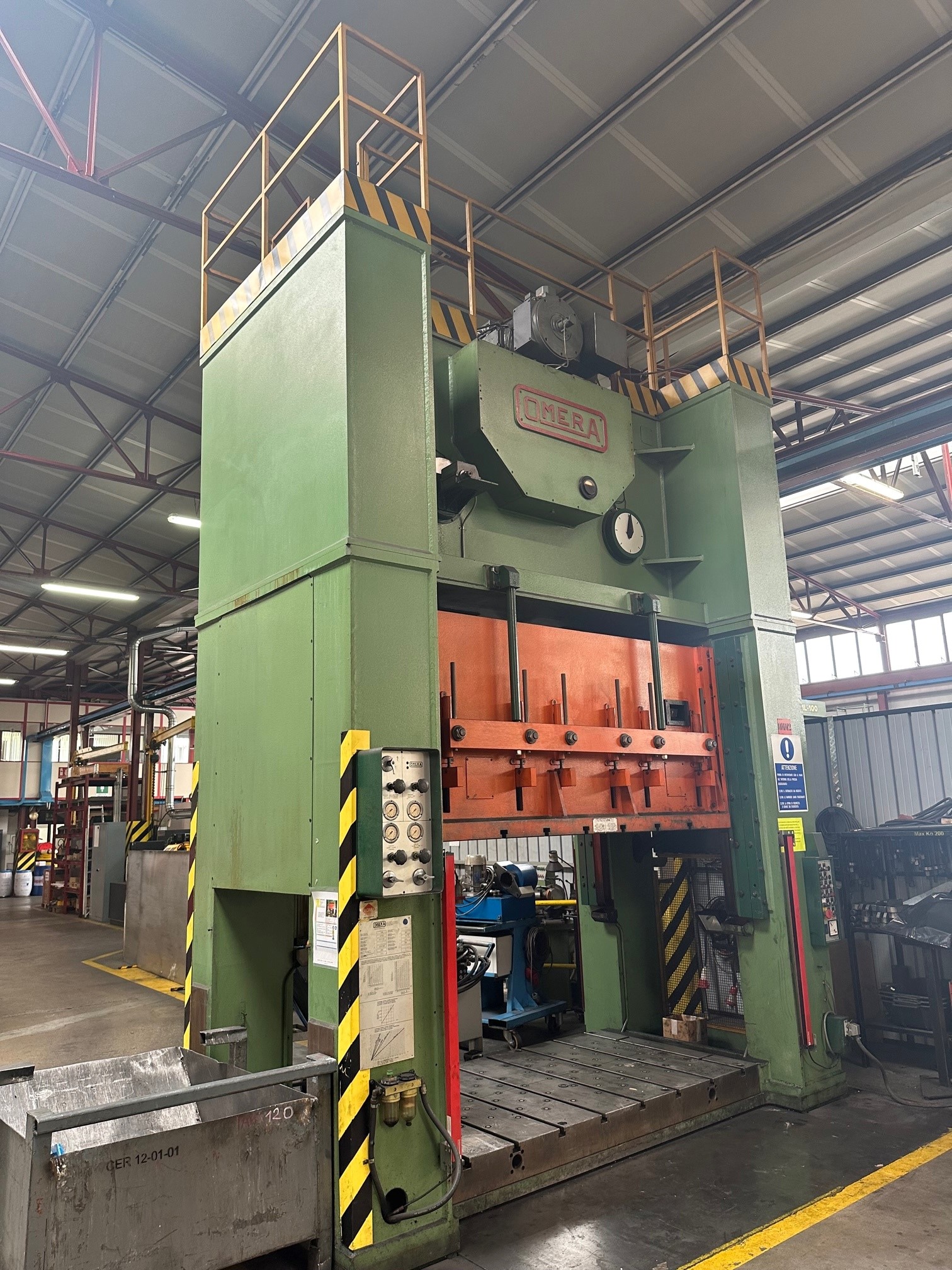 Pressa meccanica a doppio montante OMERA 350 Ton in vendita - foto 2