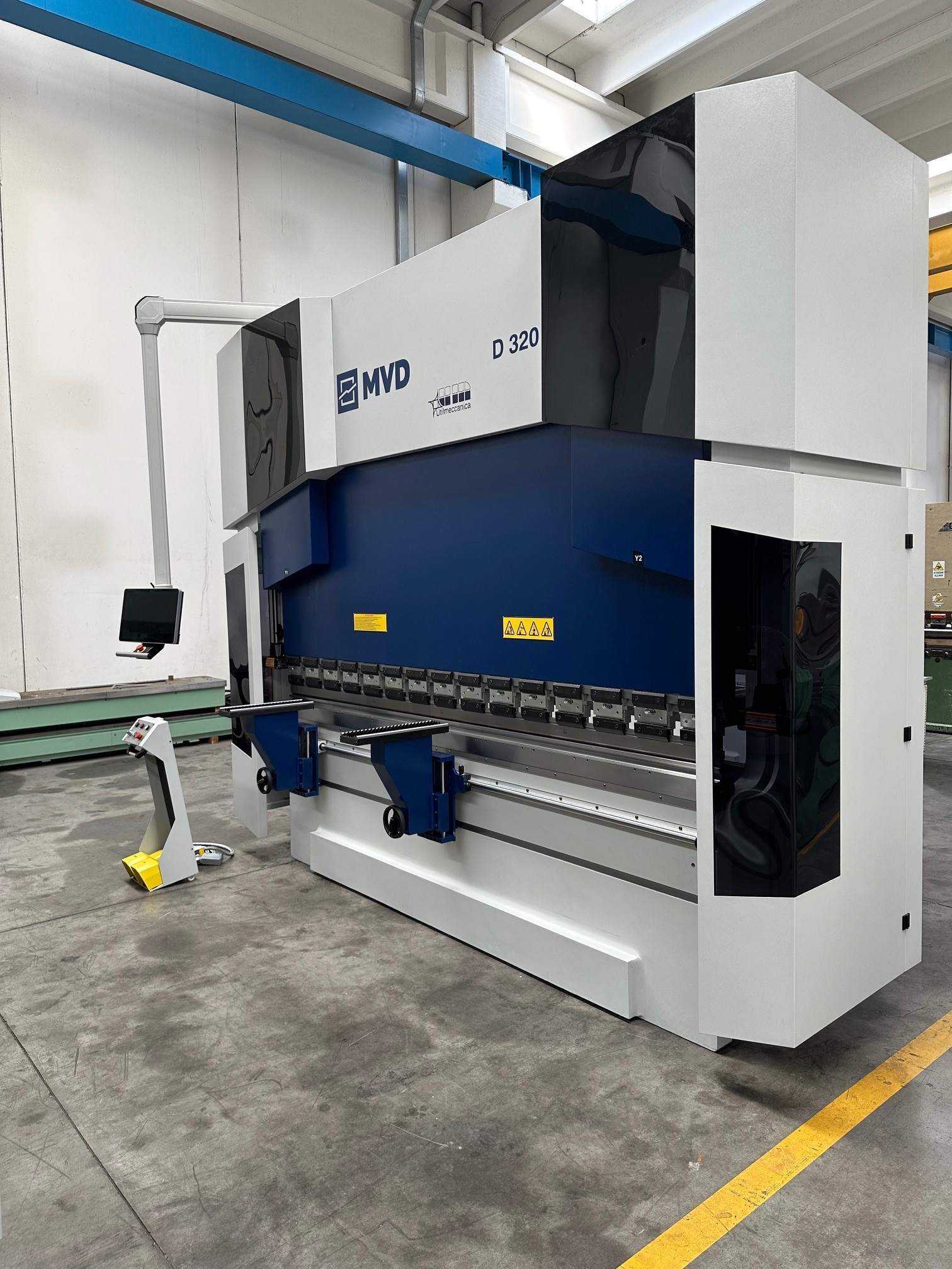 Pressa Piegatrice idr. MVD 3100 X 320 Ton CNC 8 assi in vendita - foto 4