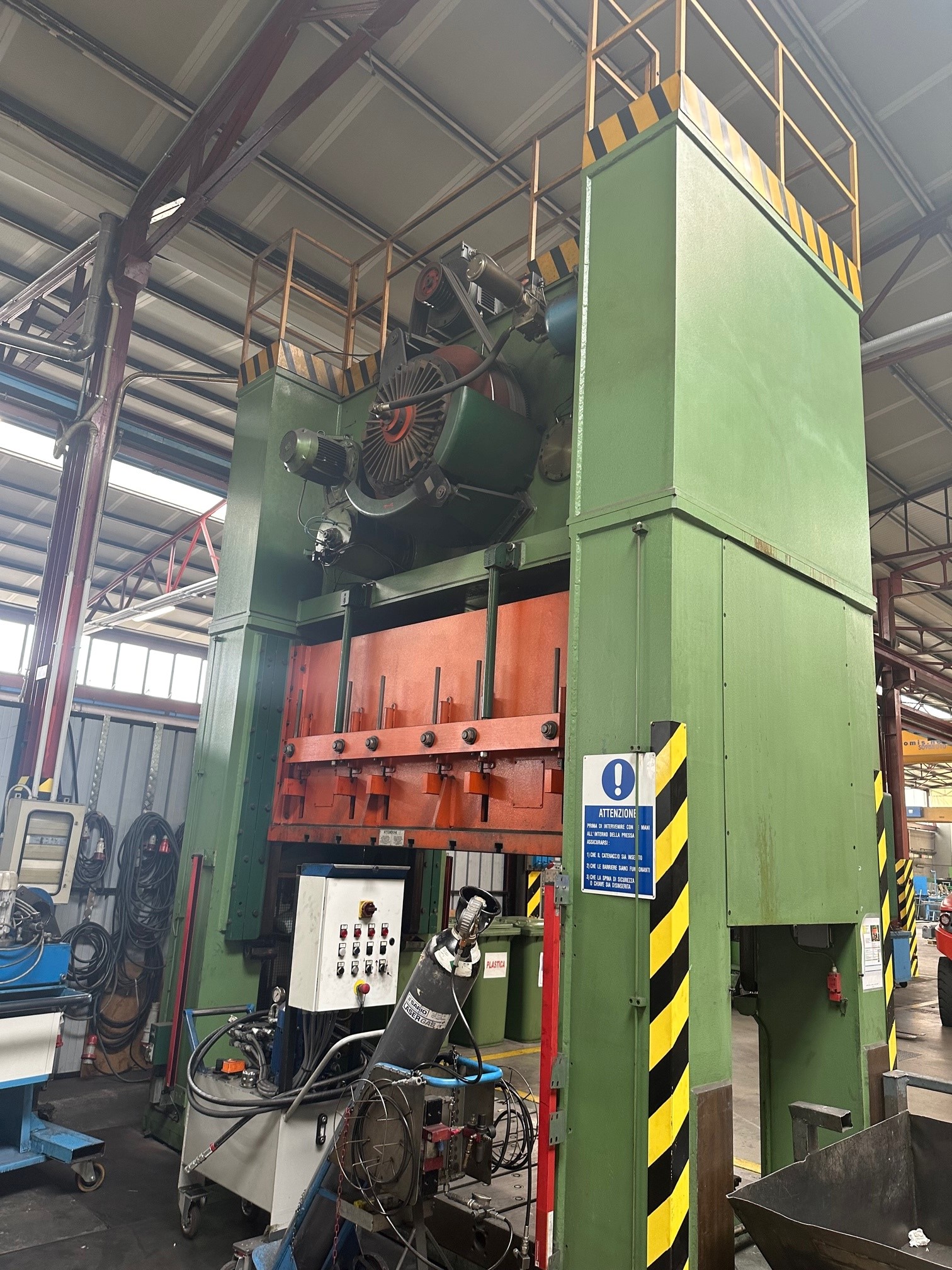 Pressa meccanica a doppio montante OMERA 350 Ton in vendita - foto 4
