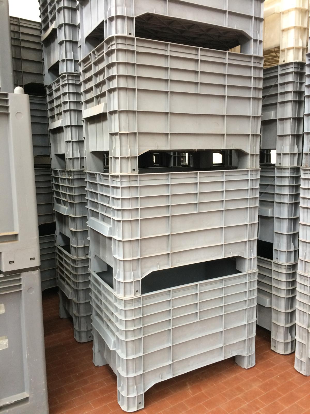 CASSONI IN PLASTICA IMPILABILI, CON COPERCHIO in vendita - foto 4
