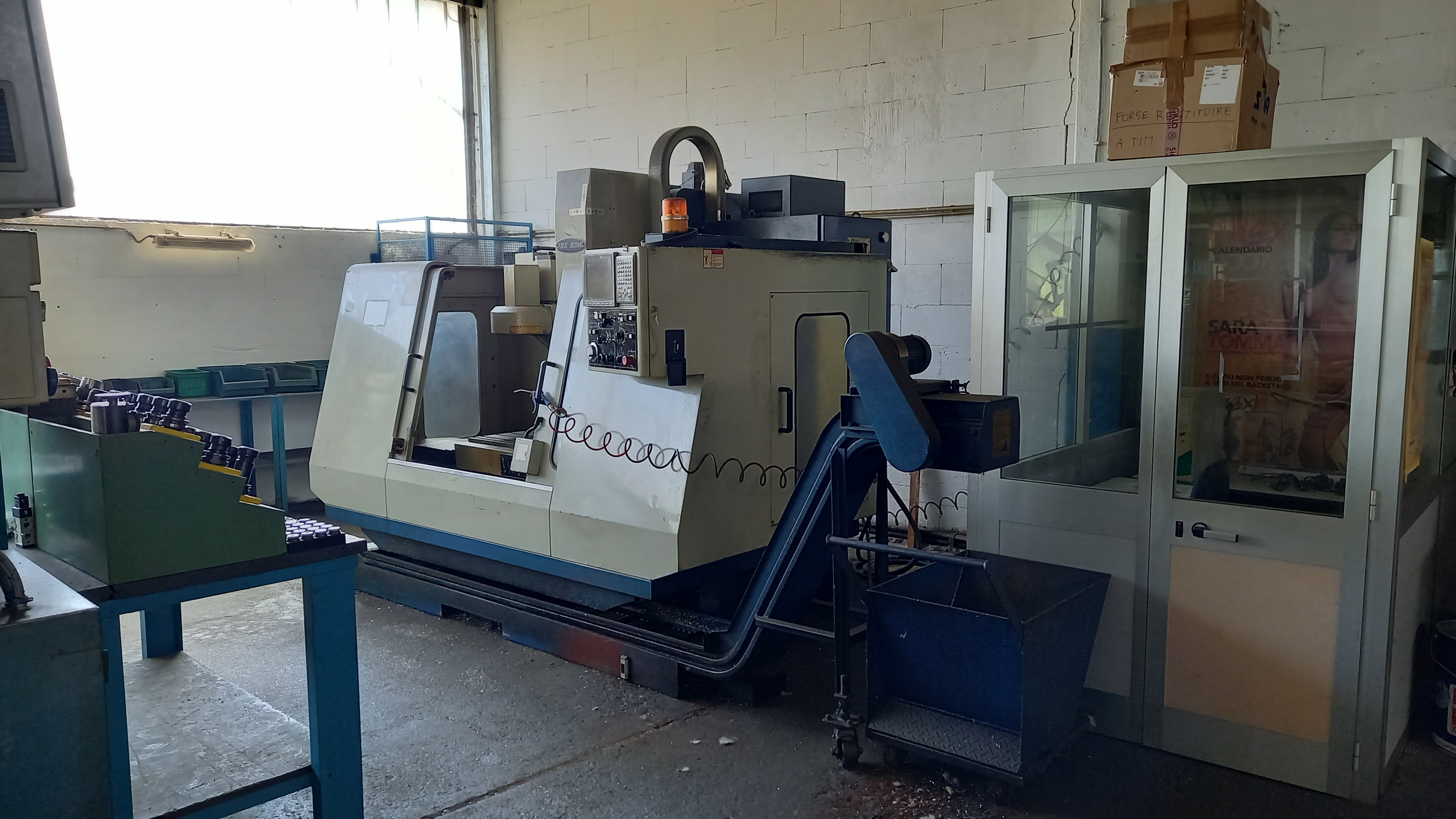 CENTRO DI LAVORO 3 ASSI SHE HONG CNC MITSUBISHI in vendita - foto 3