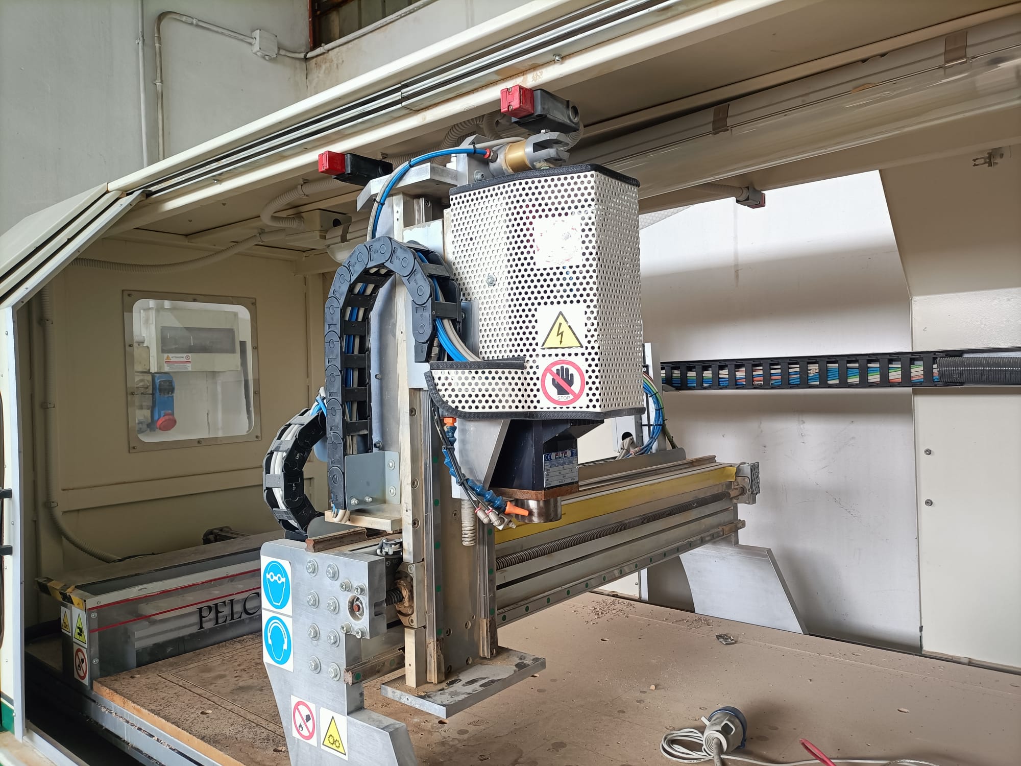 Pantografo cnc cabinato 2000x1000mm in vendita - foto 2