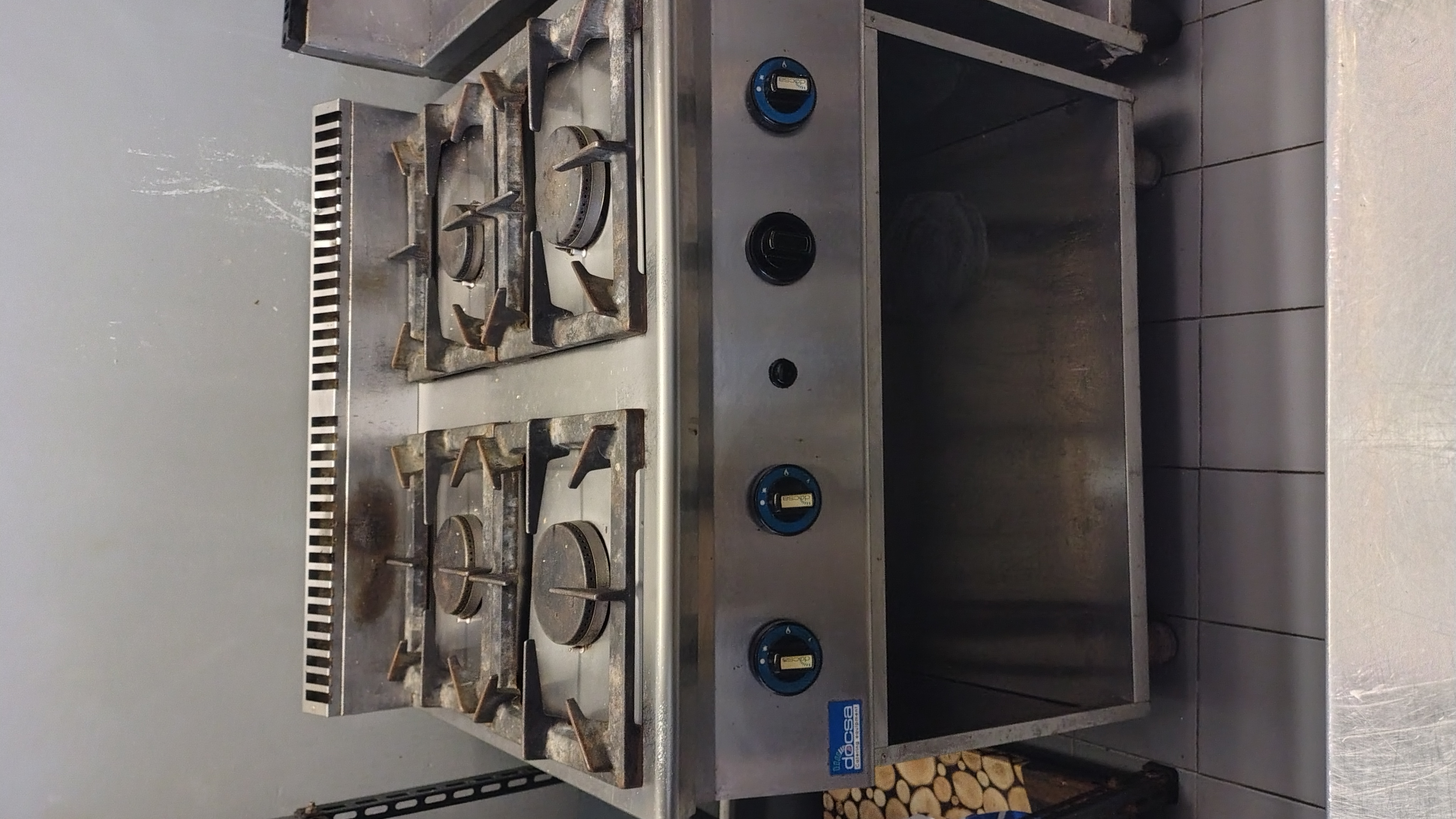 Cucina professionale acciaio inox 4 fuochi in vendita - foto 1