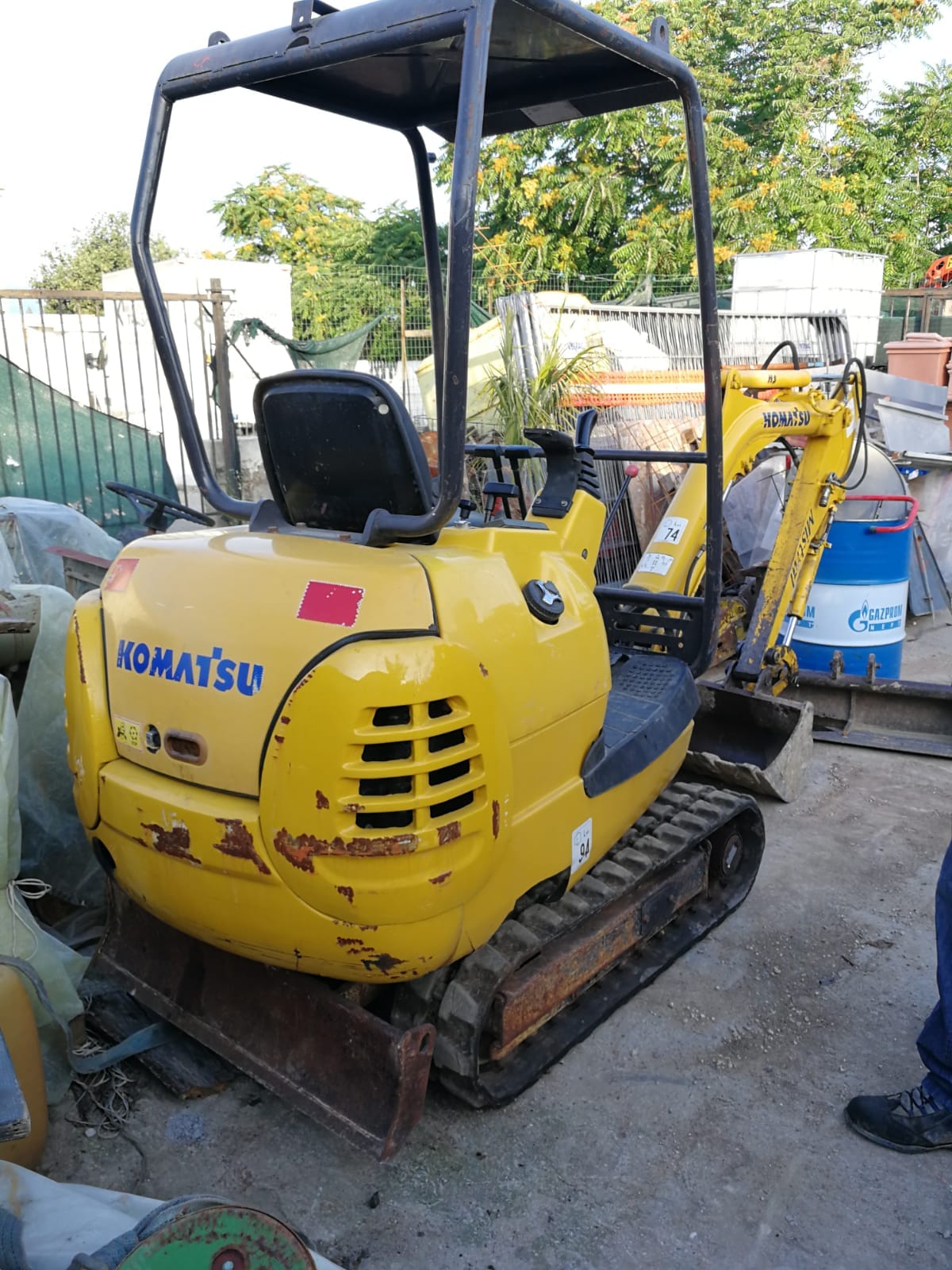 Miniescavatore komatsu PC12R-8 in vendita - foto 3