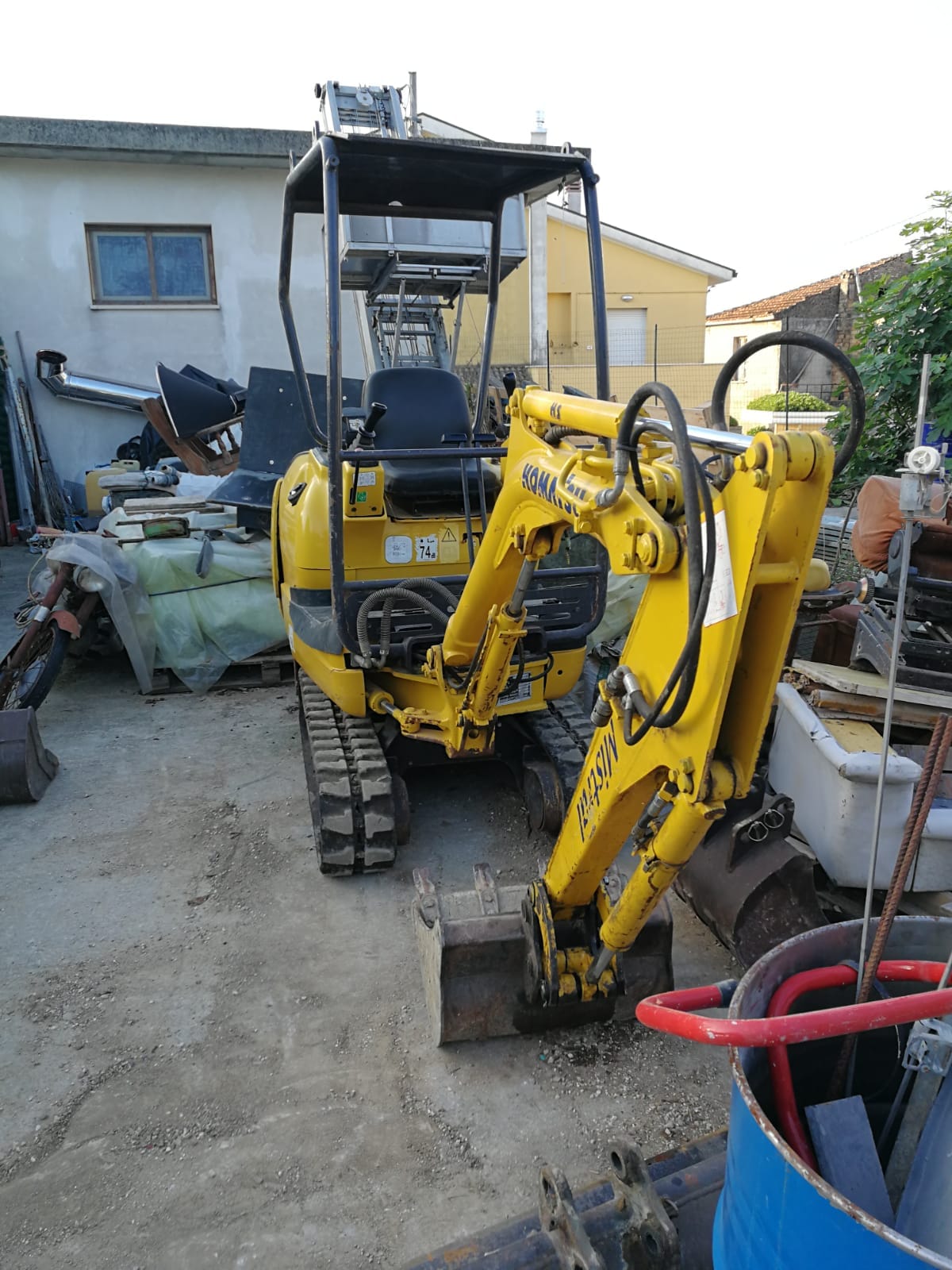 Miniescavatore komatsu PC12R-8 in vendita - foto 2