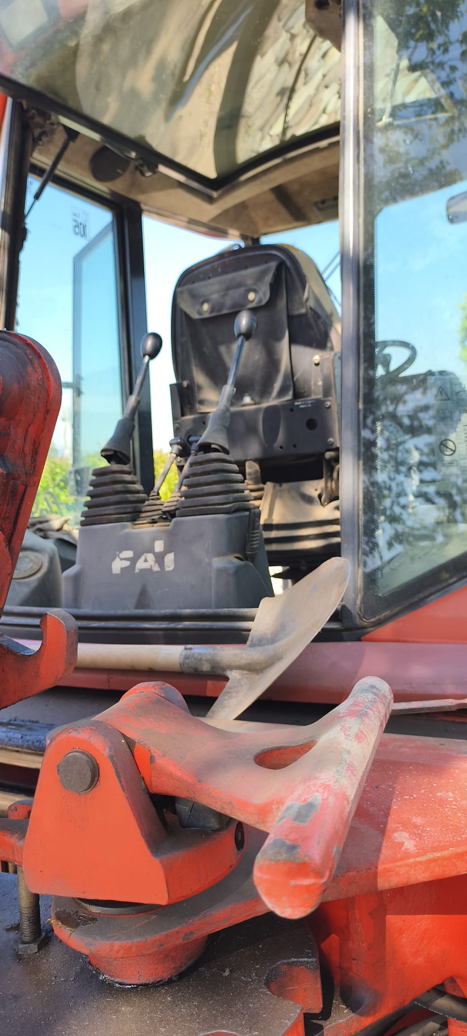 ESCAVATORE SEMOVENTE FAI 4x4 (3.430 ORE) in vendita - foto 12