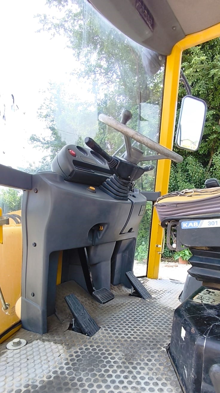 Terna compatta articolata Komatsu 4x4 in vendita - foto 13