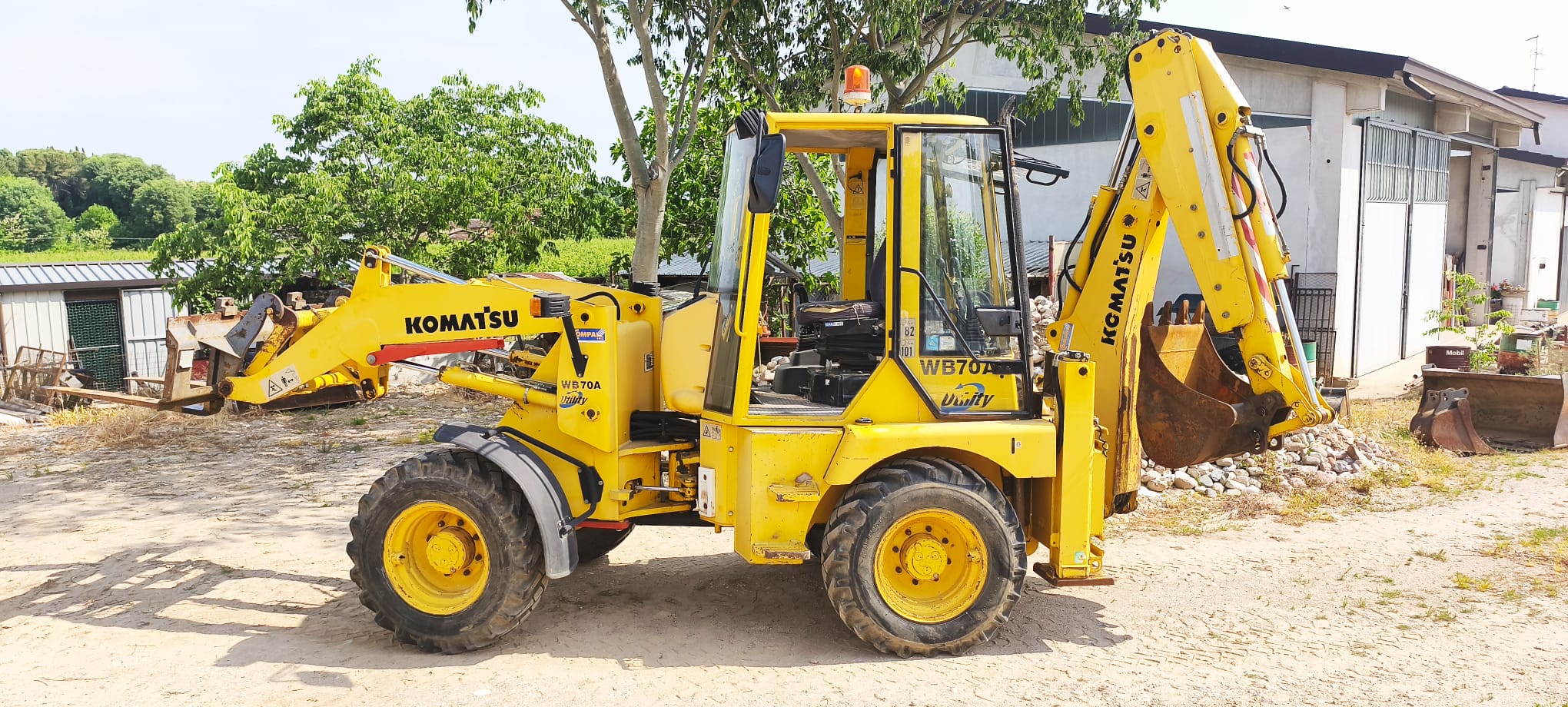Terna compatta articolata Komatsu 4x4 in vendita - foto 1