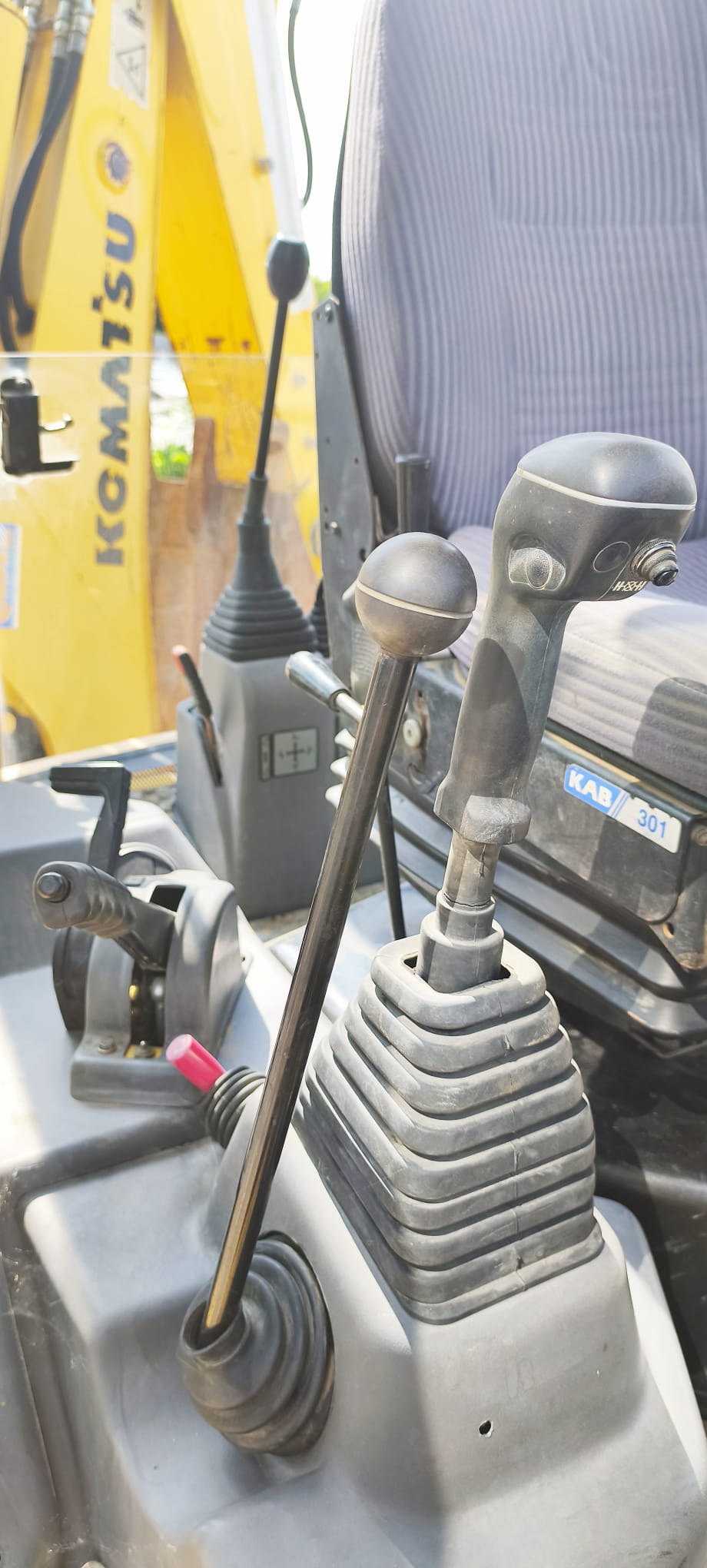 Terna compatta articolata Komatsu 4x4 in vendita - foto 8