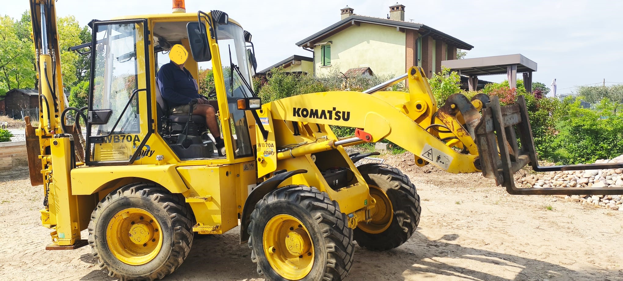 Terna compatta articolata Komatsu 4x4 in vendita - foto 2
