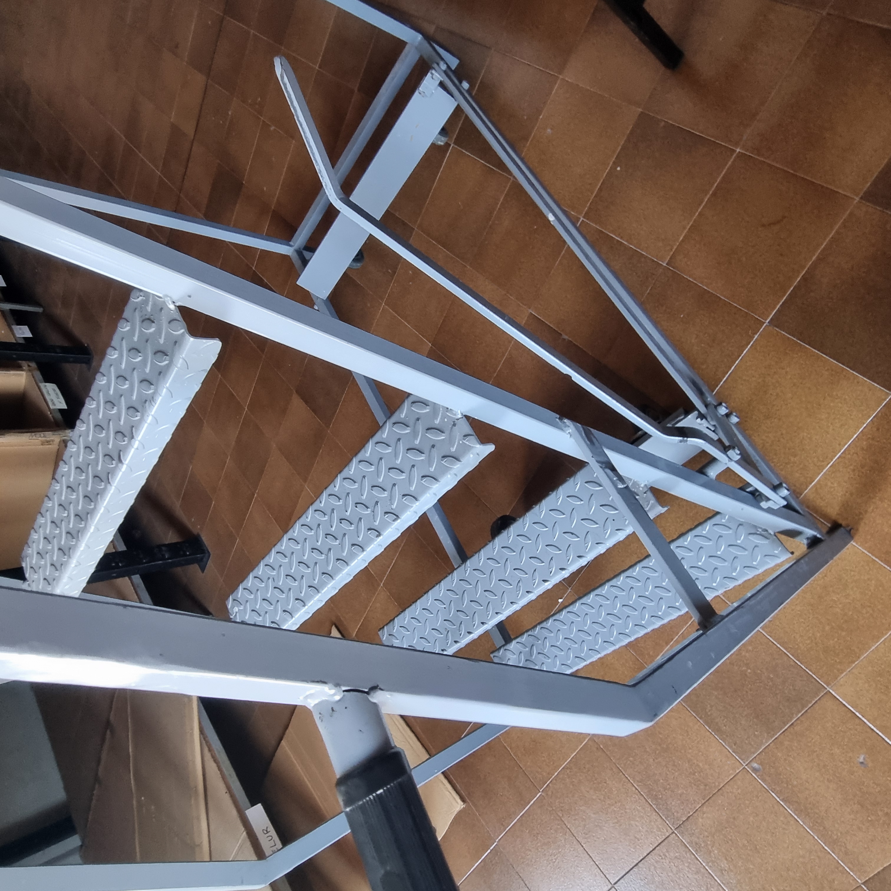 Scala 6 gradini a castello in metallo altezza 2,25 m in vendita - foto 12