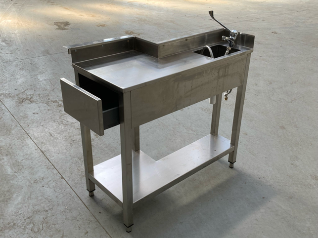 Tavolo inox con lavello in vendita - foto 1