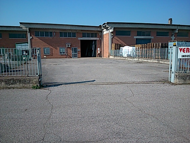 Fabbricati industriali in vendita