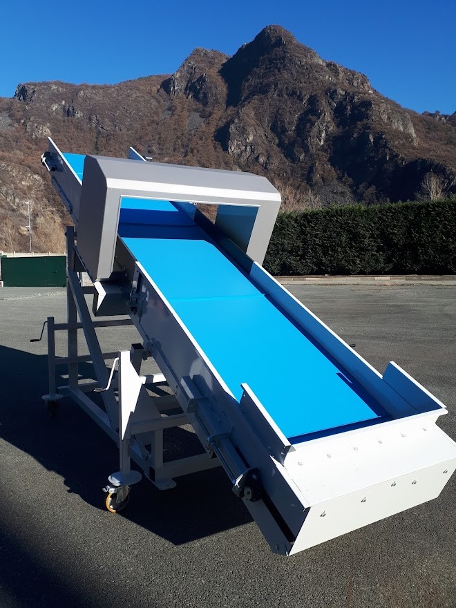 Conveyor with metal detector in vendita - foto 3