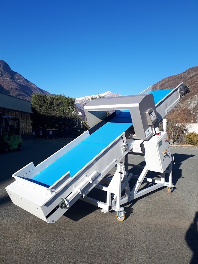 Conveyor with metal detector in vendita - foto 7