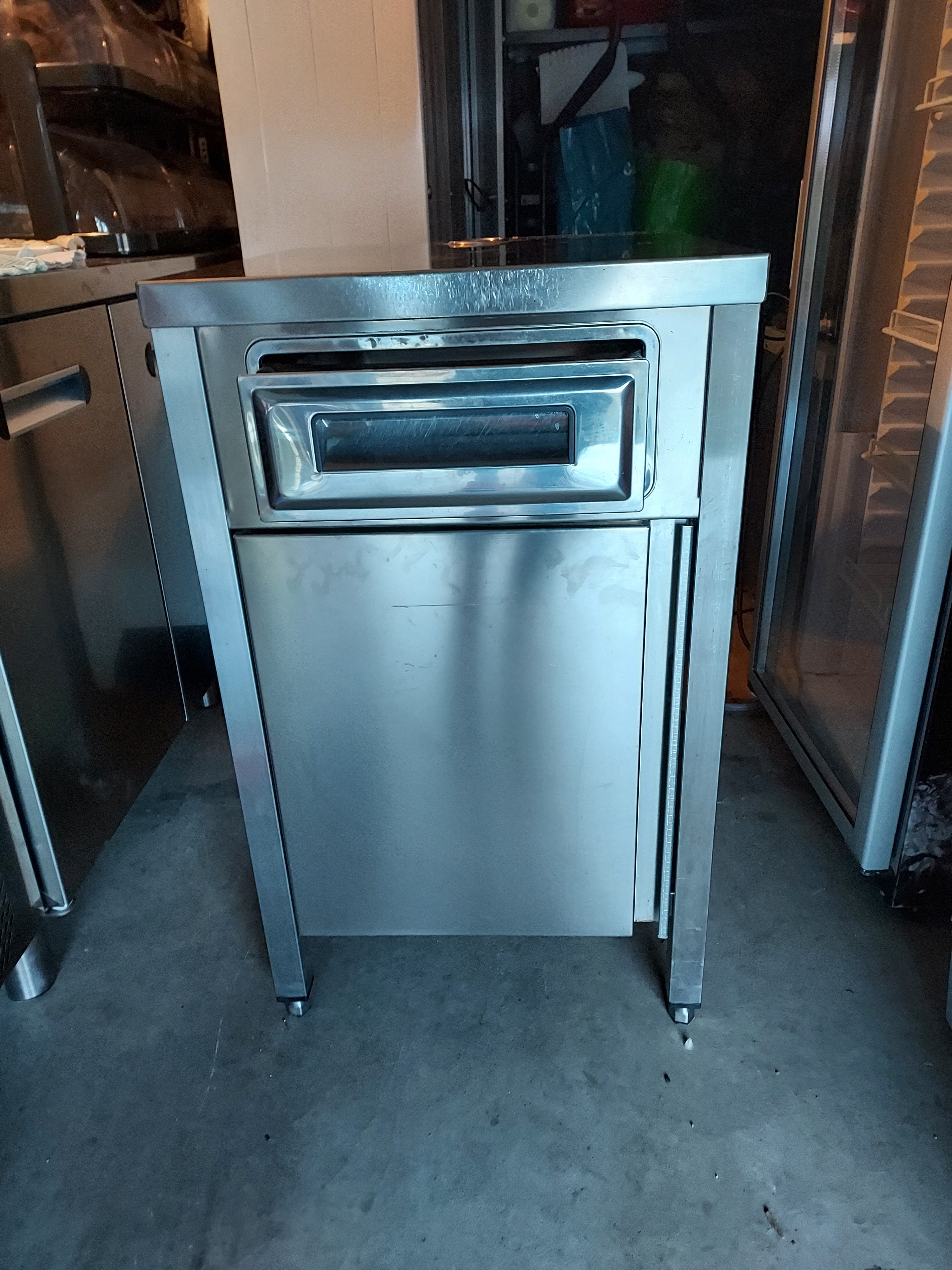Mobile con cassetto batti caffè in acciaio inox in vendita - foto 1