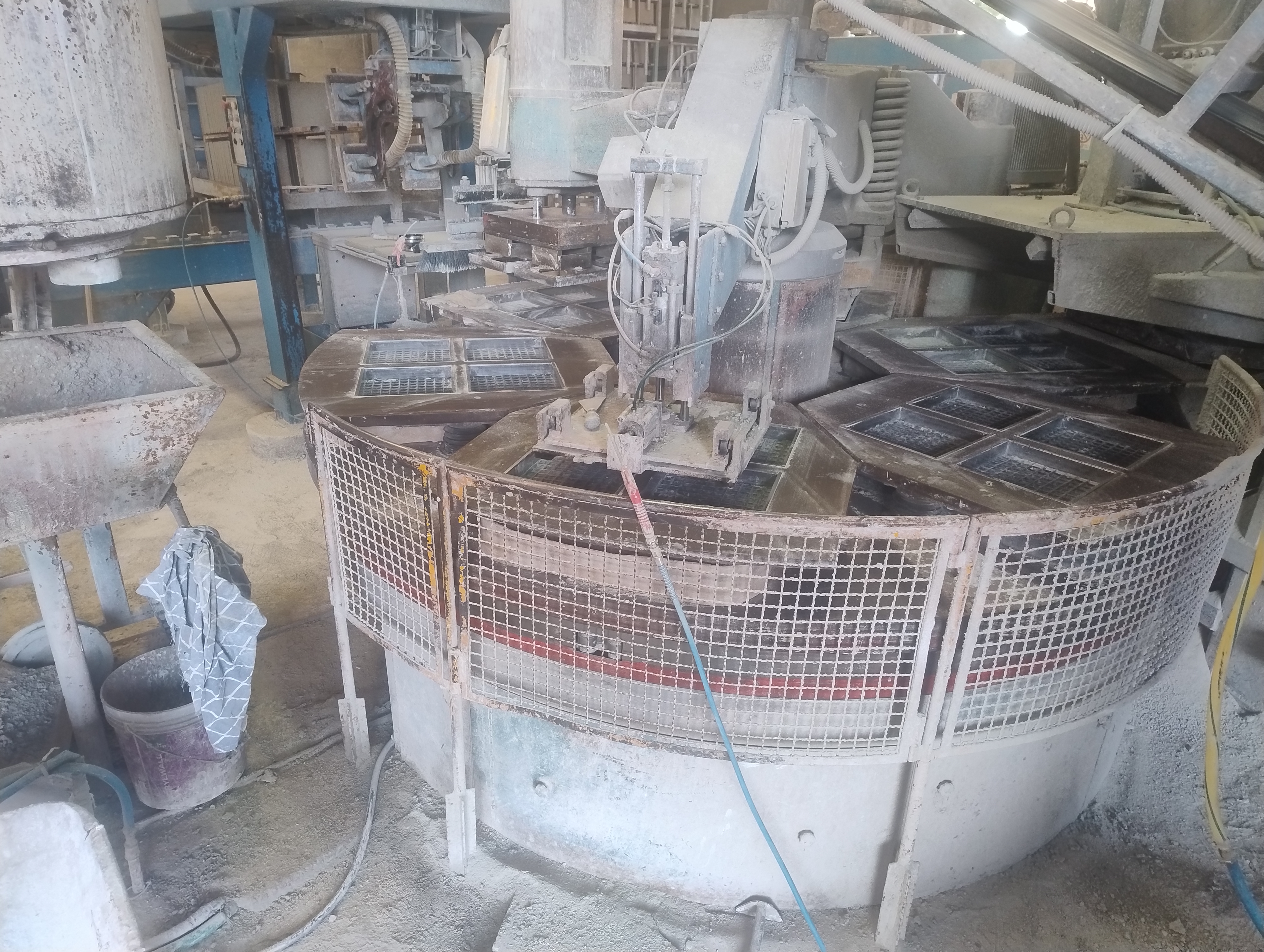 IMPIANTO PRODUZIONE MATTONI IN CEMENTO  in vendita - foto 2