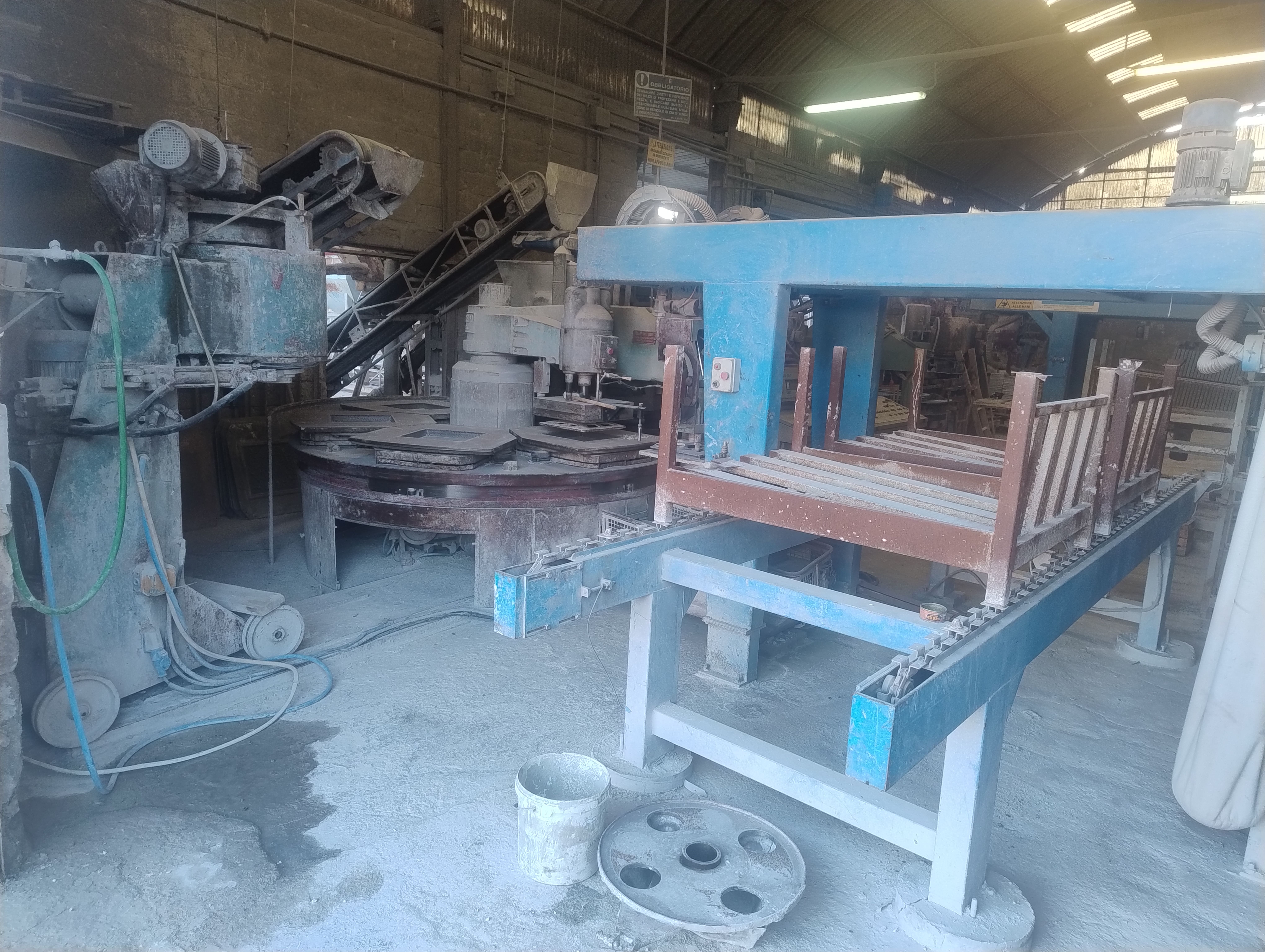 IMPIANTO PRODUZIONE MATTONI IN CEMENTO  in vendita - foto 4