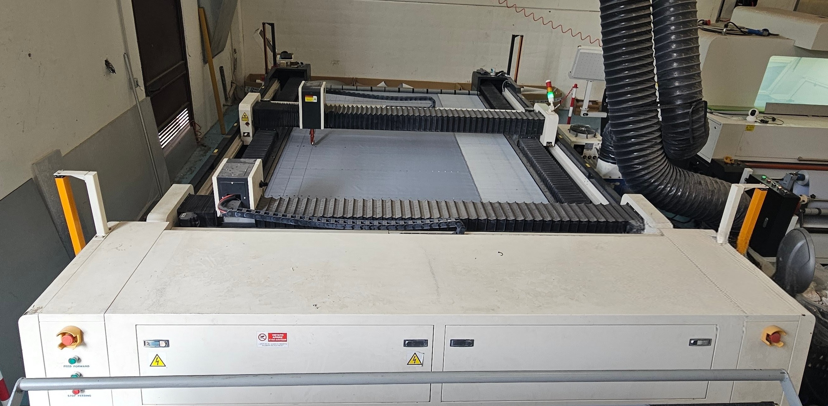 Macchina laser CO2 per tessuto, TNT, pelle e similari in vendita - foto 6