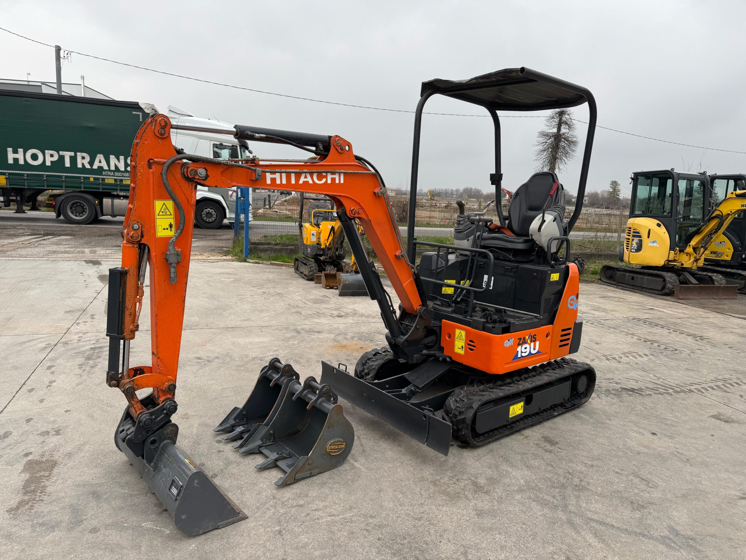 Miniescavatore HITACHI ZX19U-2  in vendita - foto 2