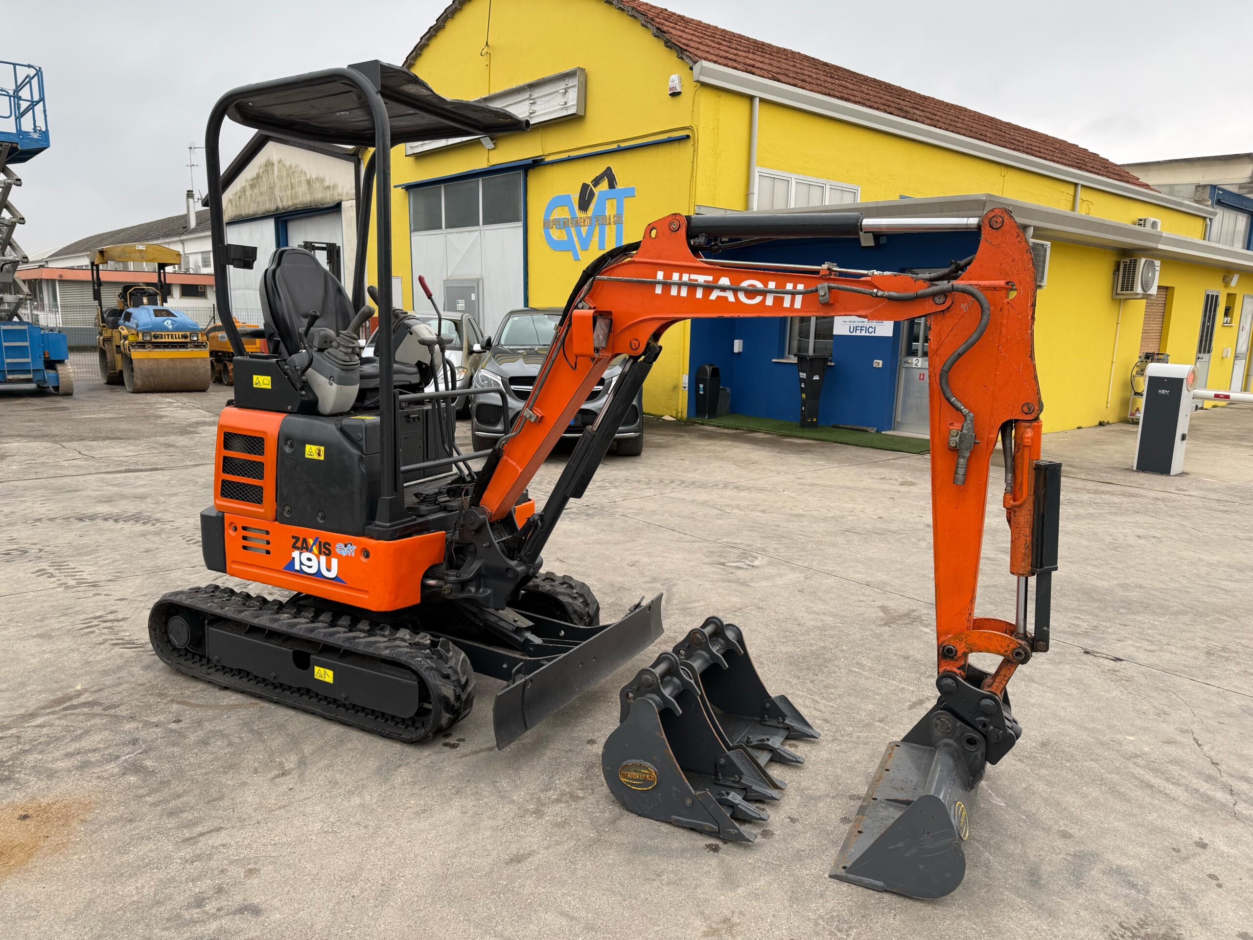 Miniescavatore HITACHI ZX19U-2  in vendita - foto 1