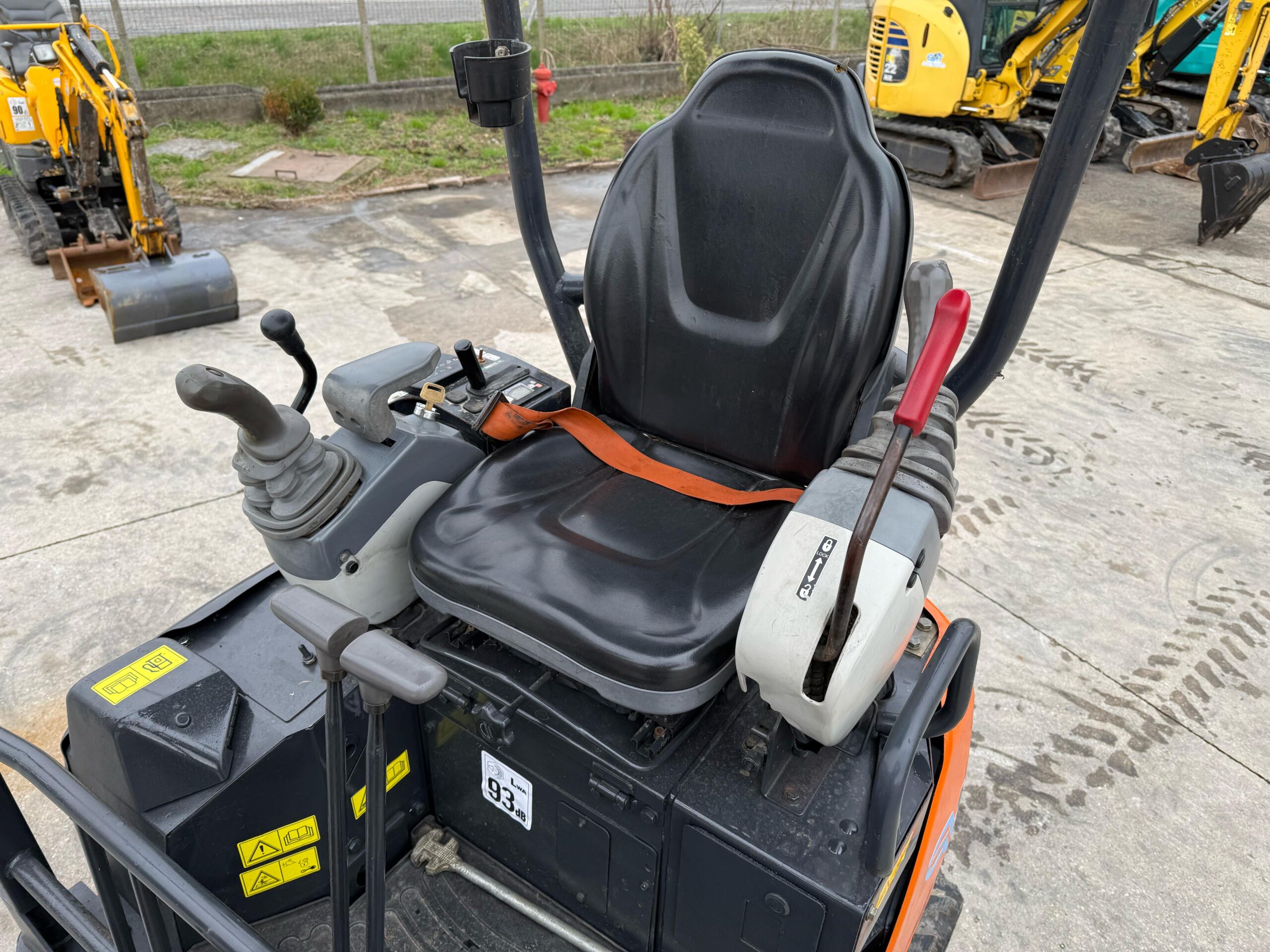 Miniescavatore HITACHI ZX19U-2  in vendita - foto 6