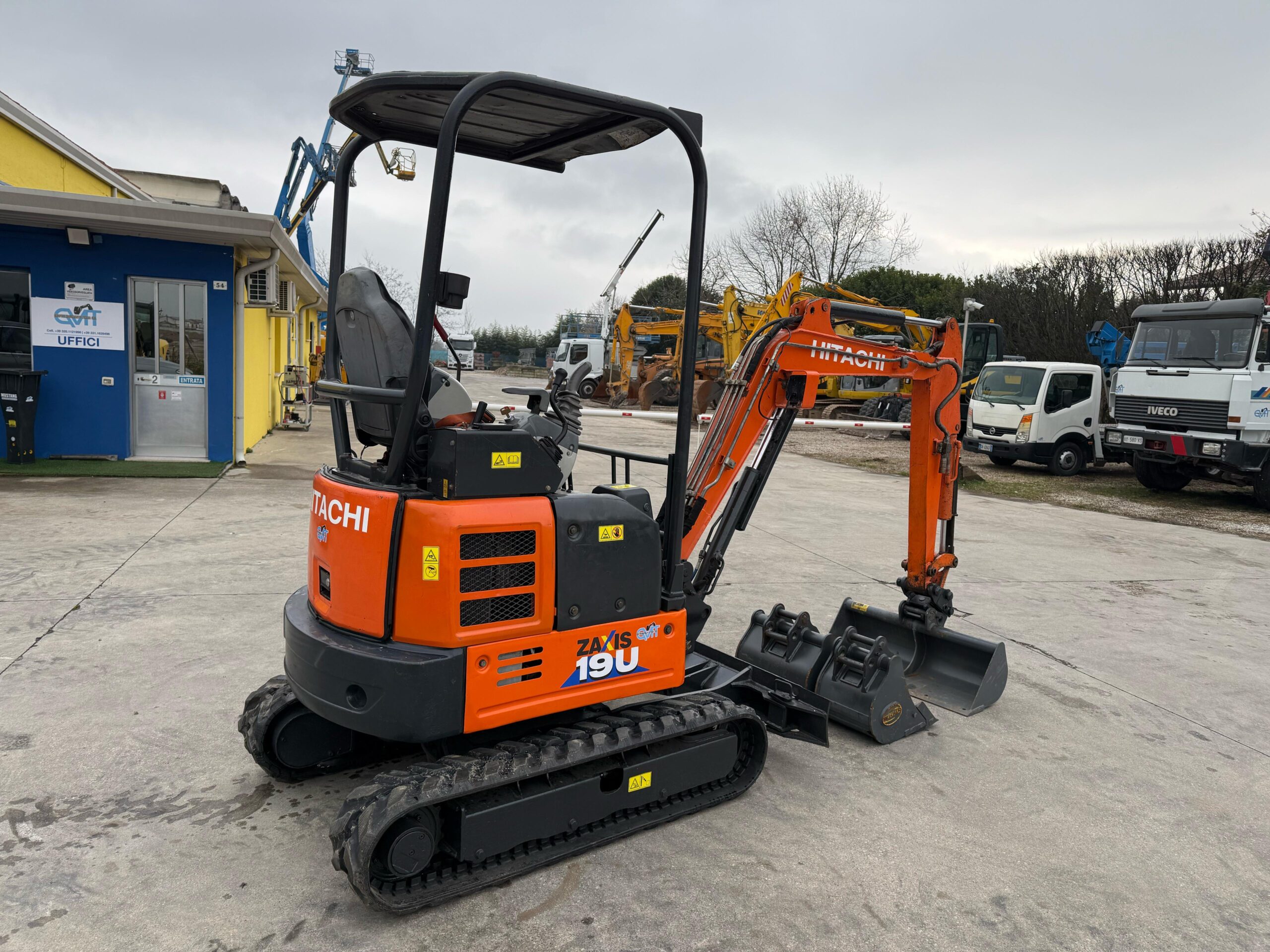 Miniescavatore HITACHI ZX19U-2  in vendita - foto 3