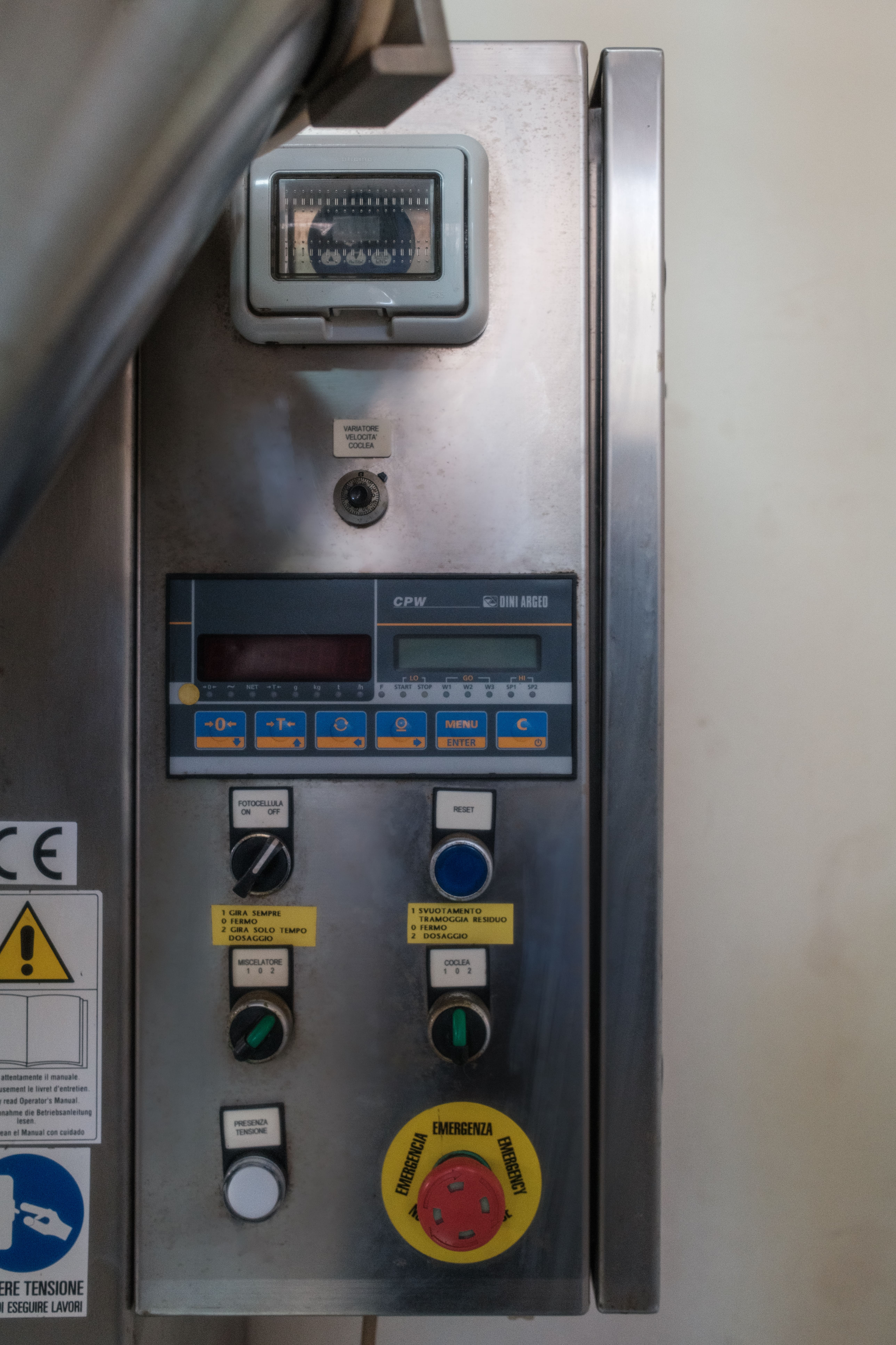 Riempitrice semiautomatica a peso per polveri e granuli in vendita - foto 3