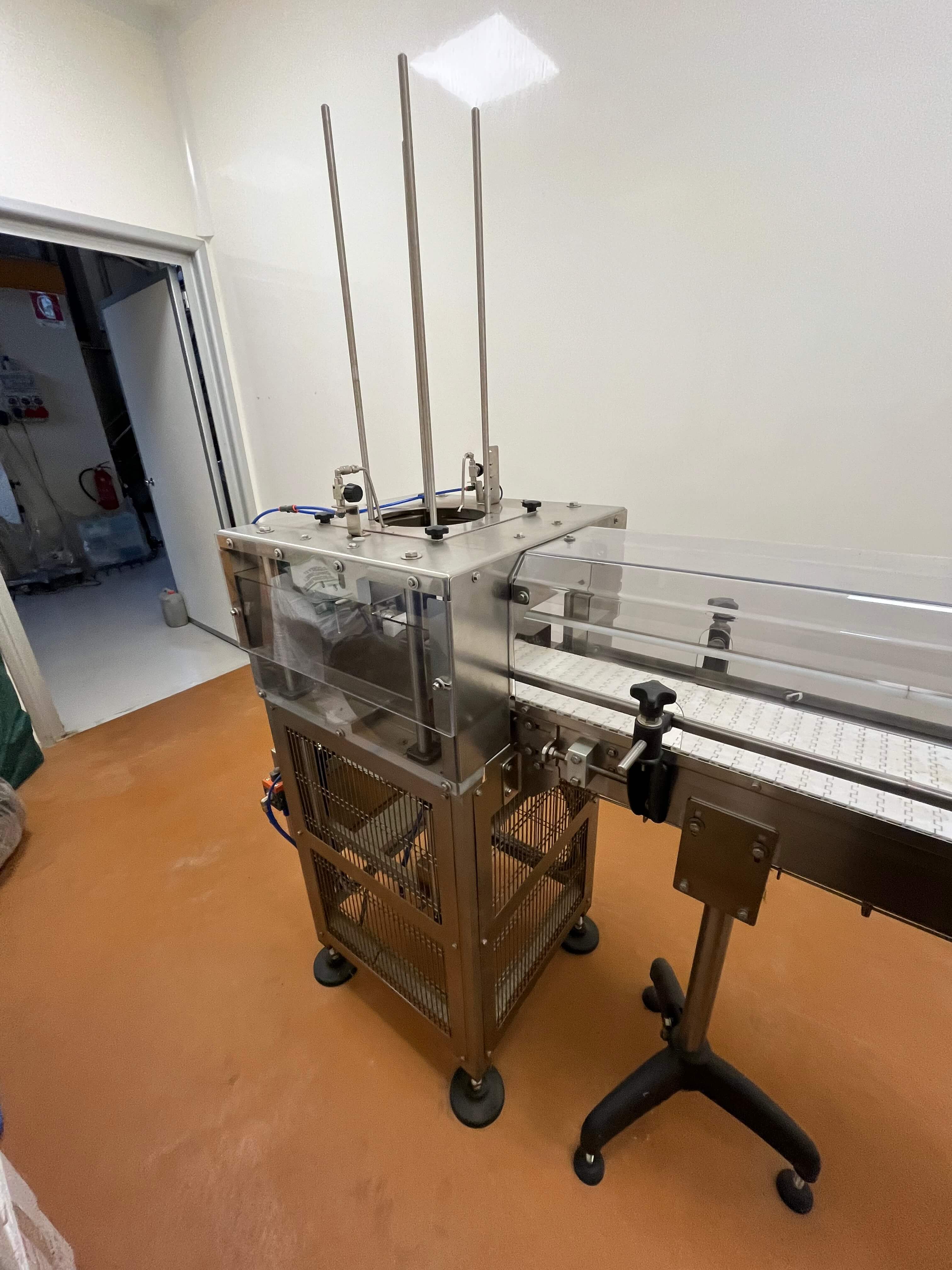 LINEA CONFEZIONAMENTO CONTENITORI IN PLASTICA in vendita - foto 3