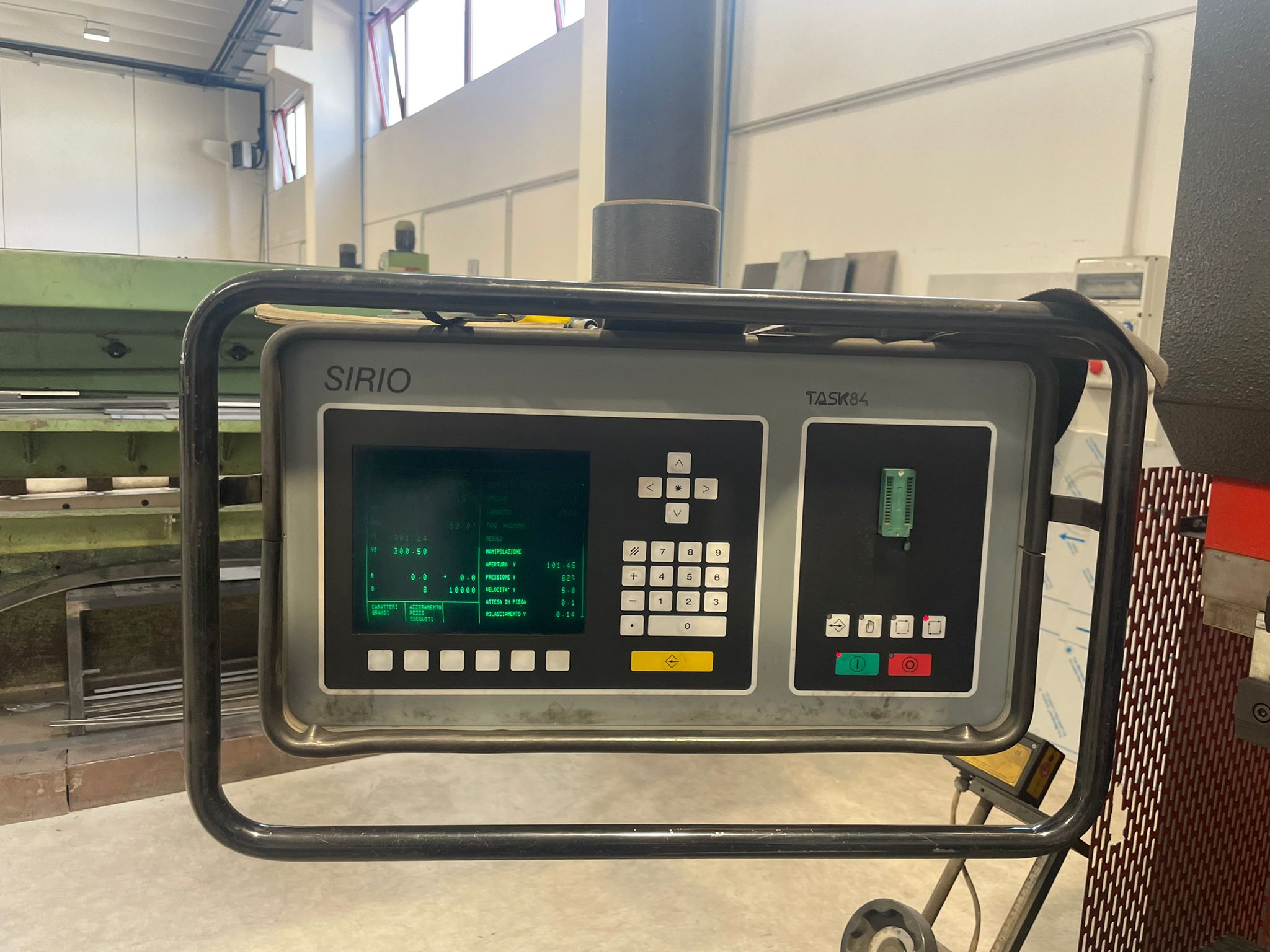 Piegatrice usata Schiavi HFB 80-2000 cnc 4 assi in vendita - foto 2