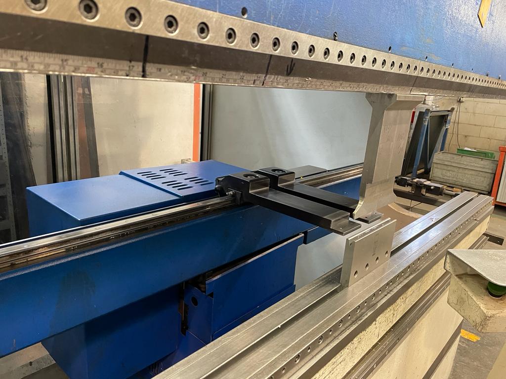 Piegatrice usata TRUMPF V85 cnc 6 assi in vendita - foto 3